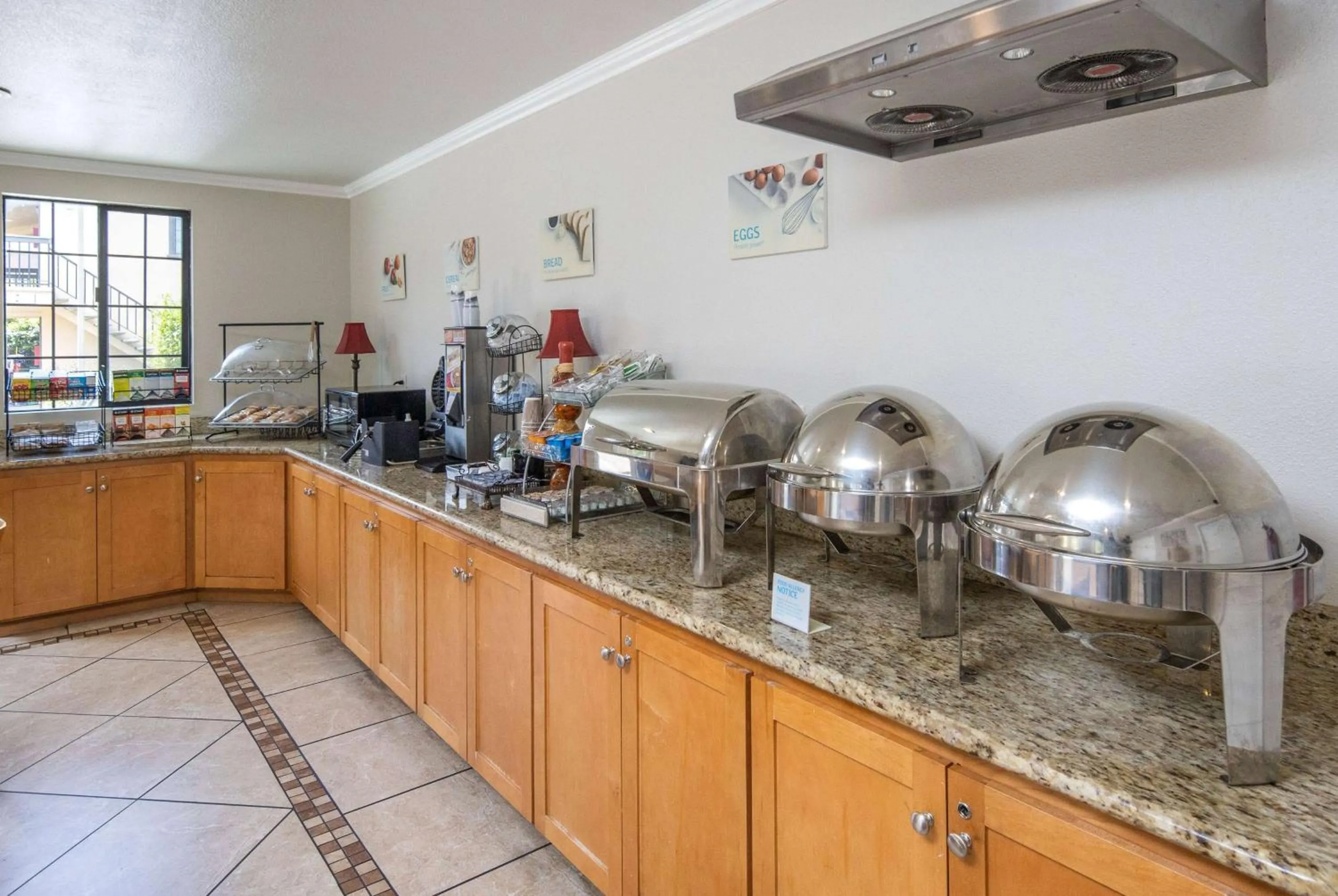 Restaurant/places to eat in Ramada by Wyndham Mountain View