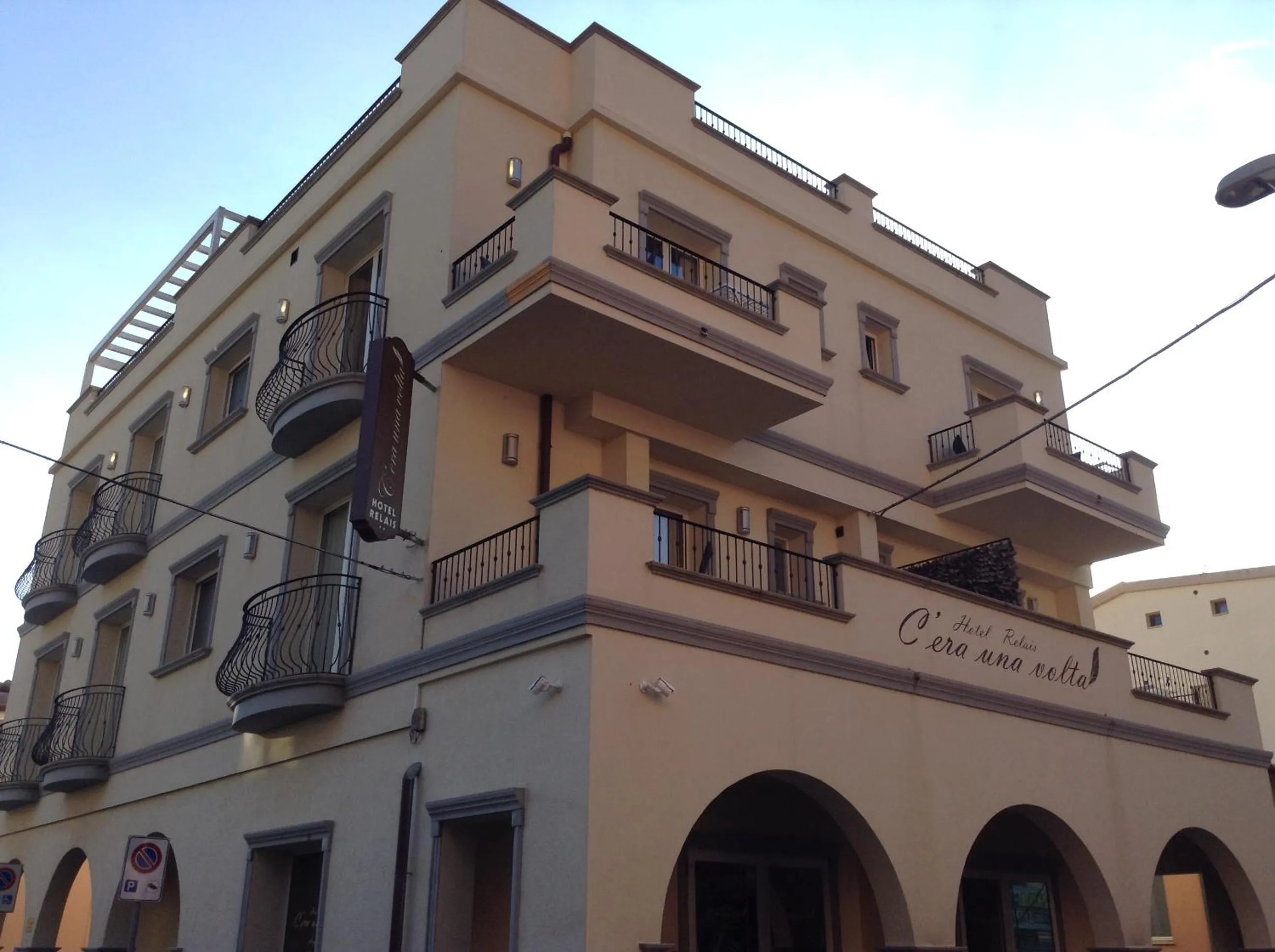 Facade/entrance in Hotel C'era Una Volta