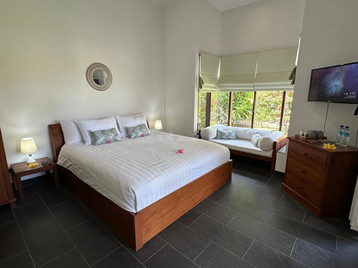 Bed in Bale Solah Lombok Holiday Resort