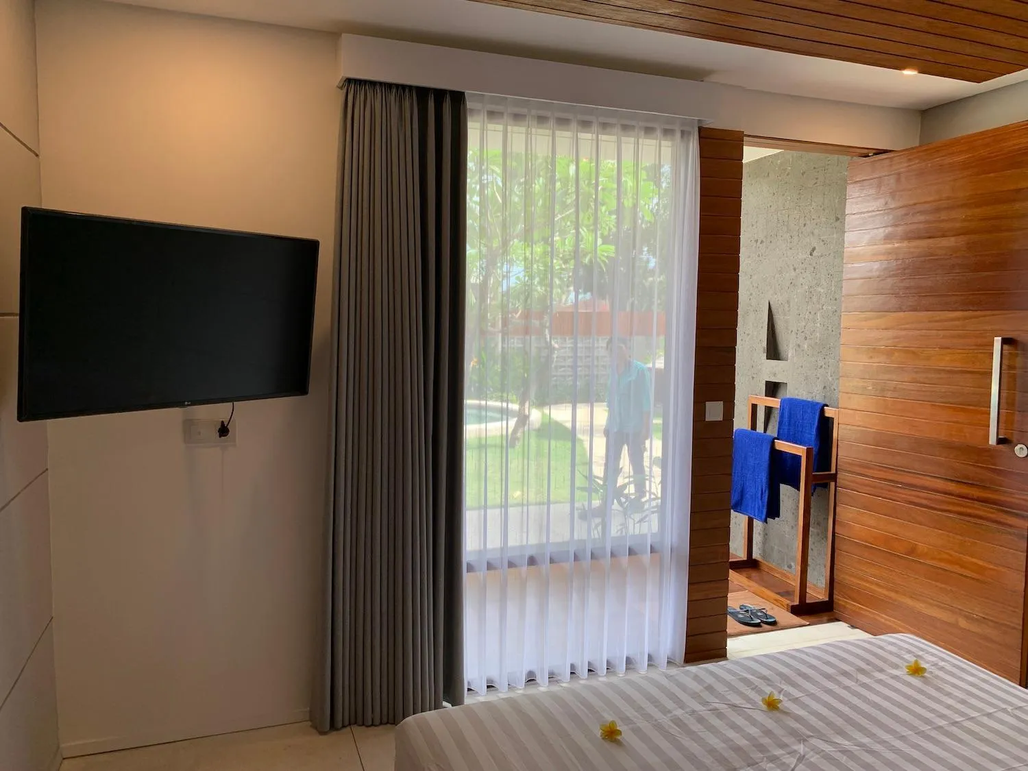 Bed in Bale Solah Lombok Holiday Resort