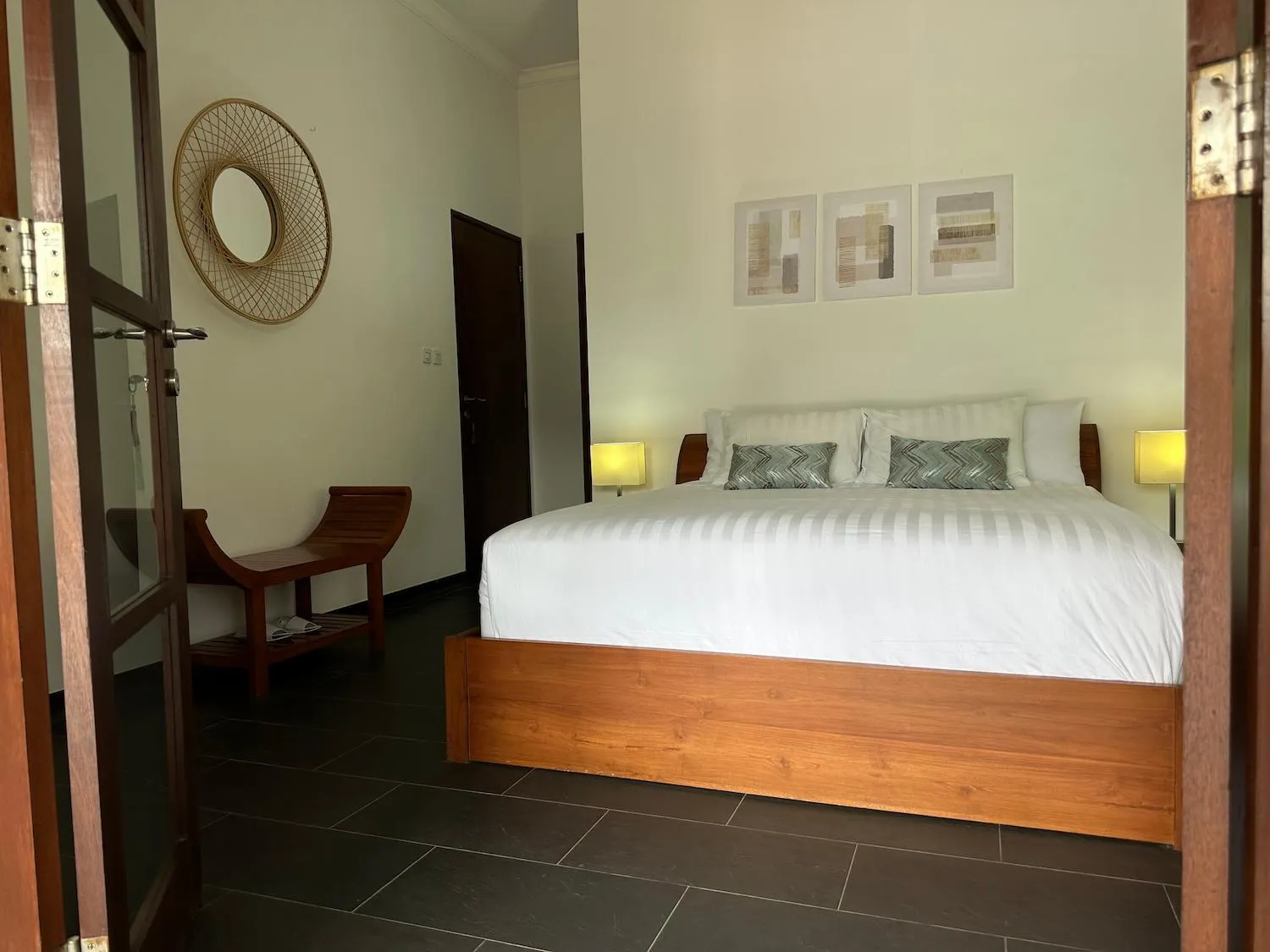 Bed in Bale Solah Lombok Holiday Resort