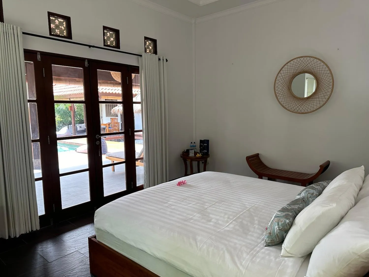 Bed in Bale Solah Lombok Holiday Resort