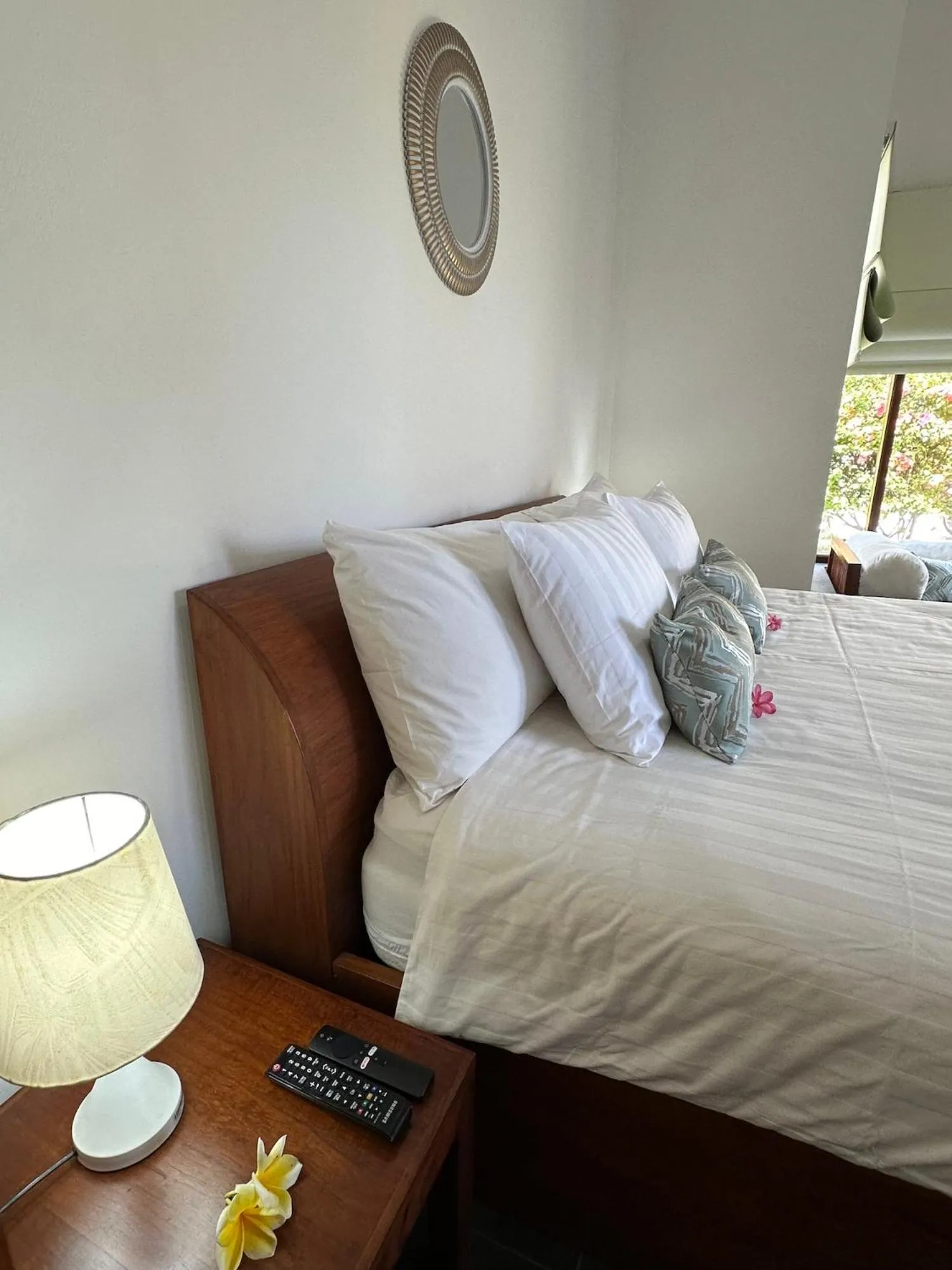 Bed in Bale Solah Lombok Holiday Resort