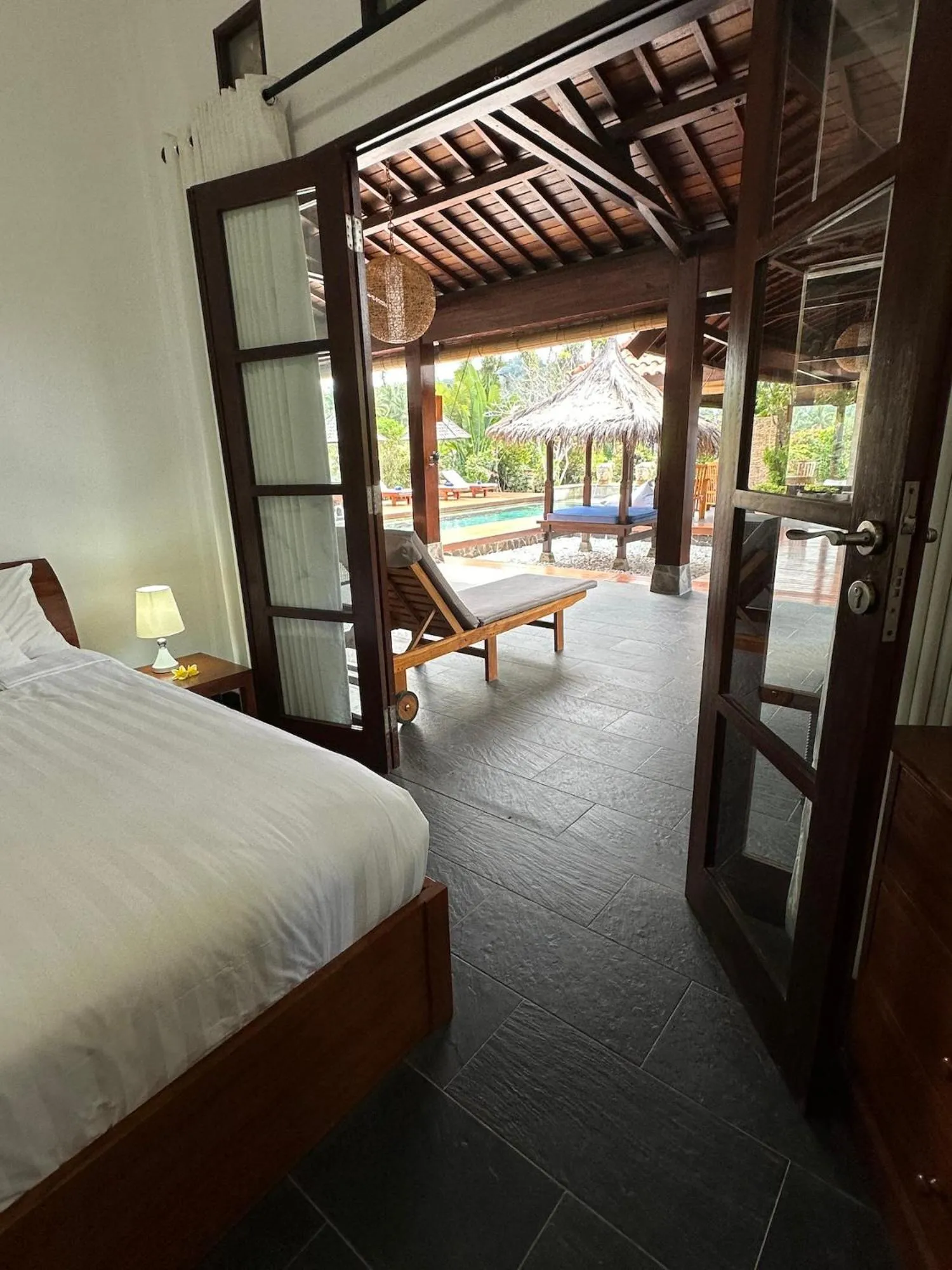 Bed in Bale Solah Lombok Holiday Resort