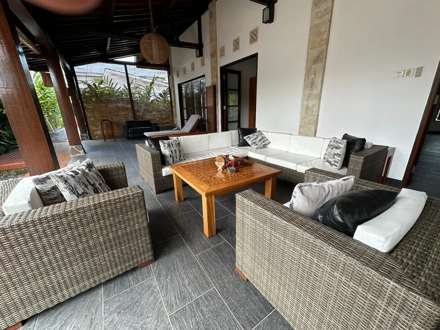 Bale Solah Lombok Holiday Resort