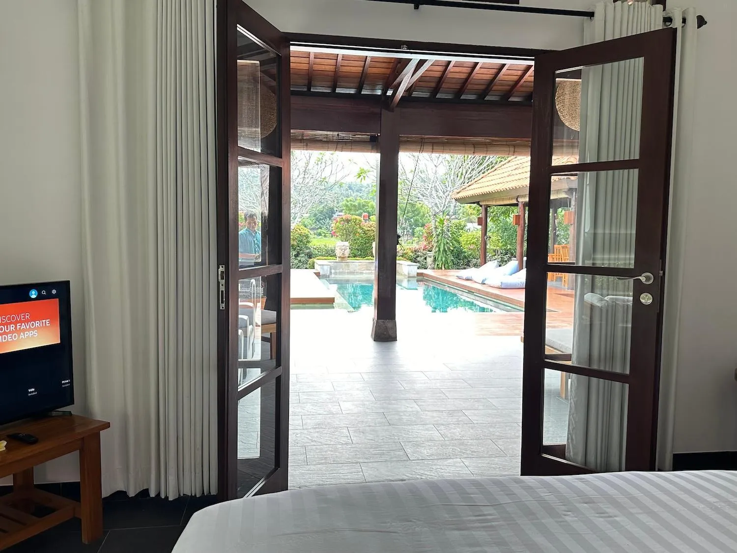 Bed in Bale Solah Lombok Holiday Resort