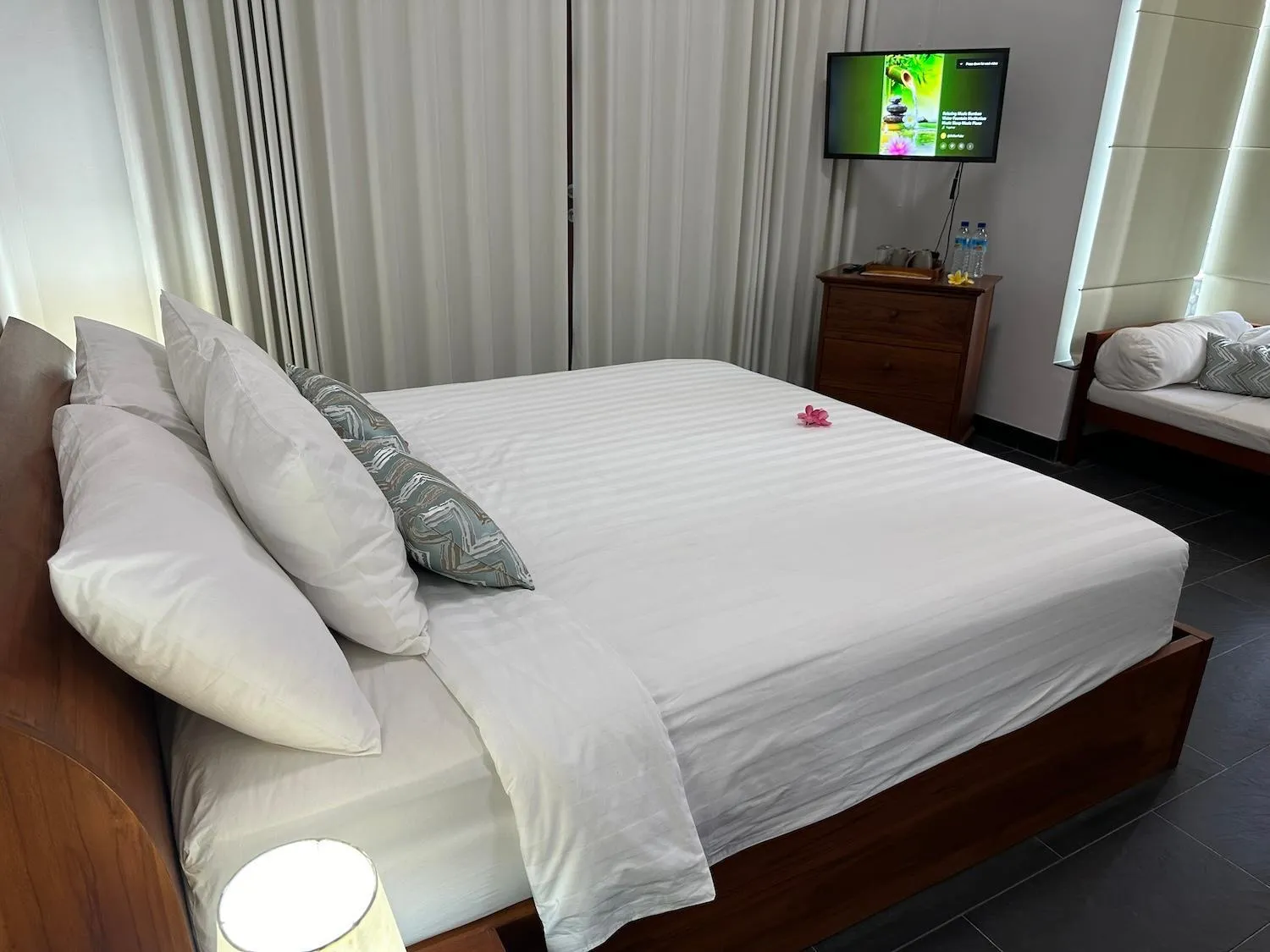 Bed in Bale Solah Lombok Holiday Resort