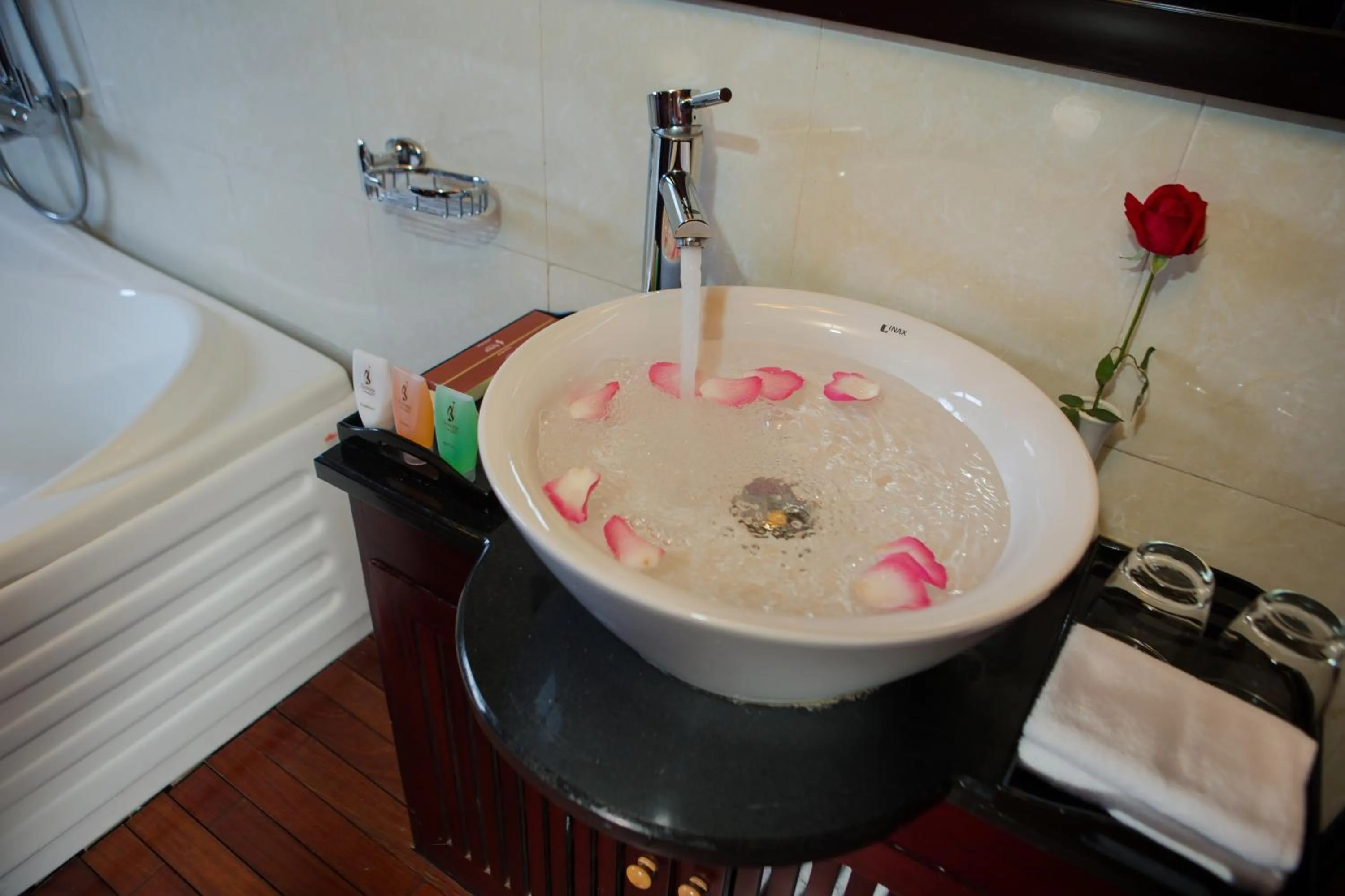 Bathroom in Syrena Cruises