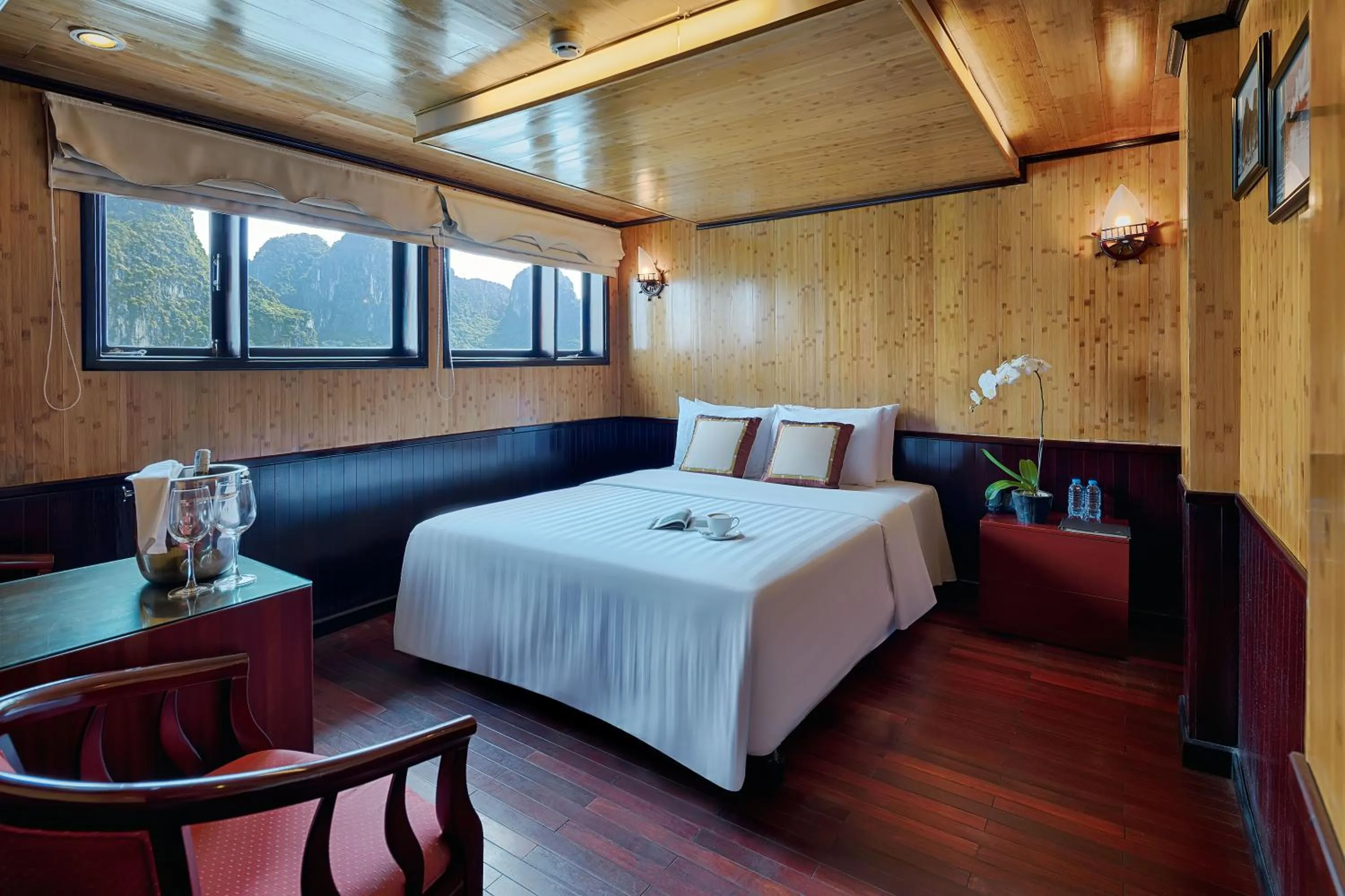 Bedroom, Bed in Syrena Cruises