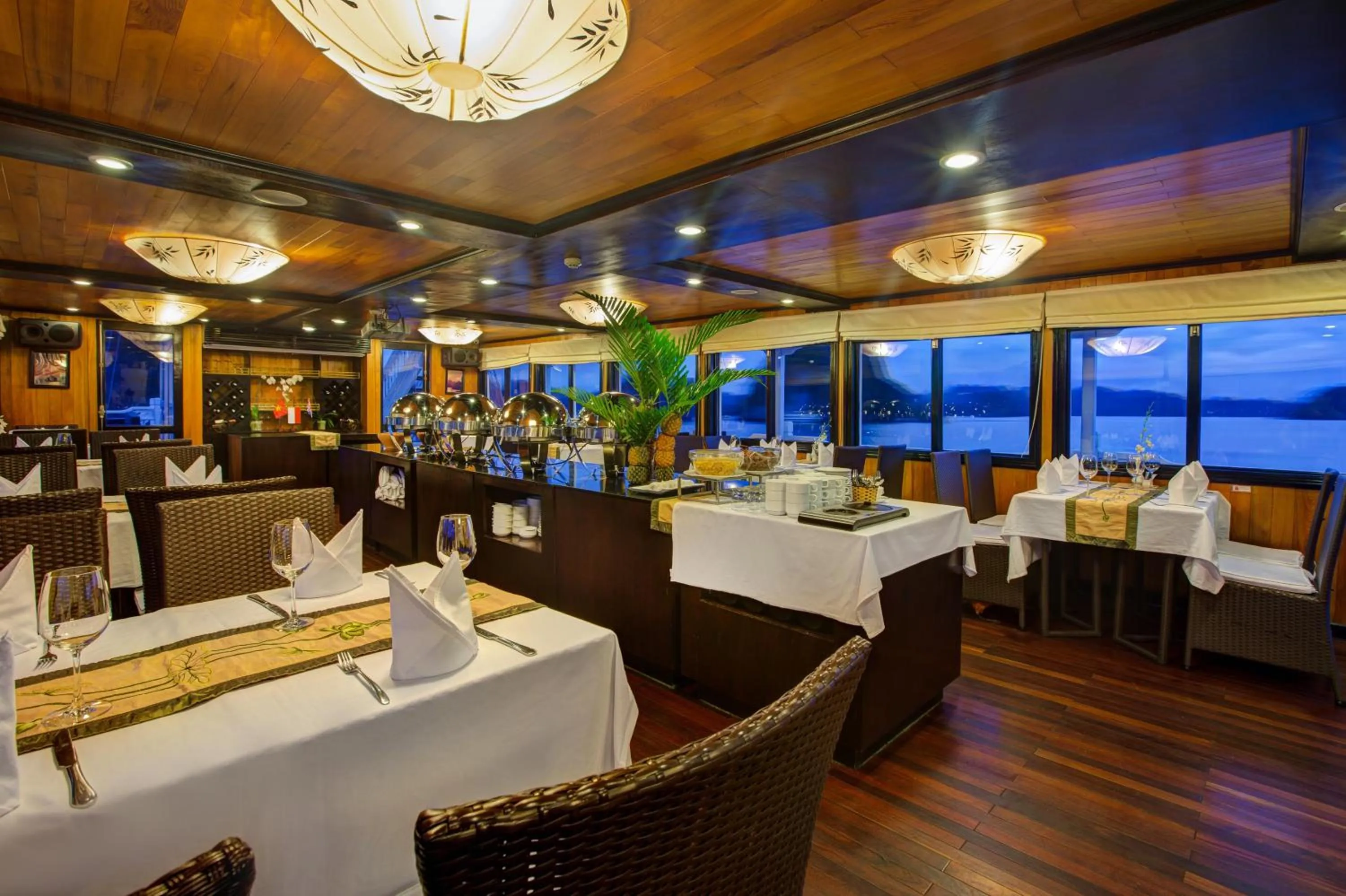 Restaurant/places to eat in Syrena Cruises