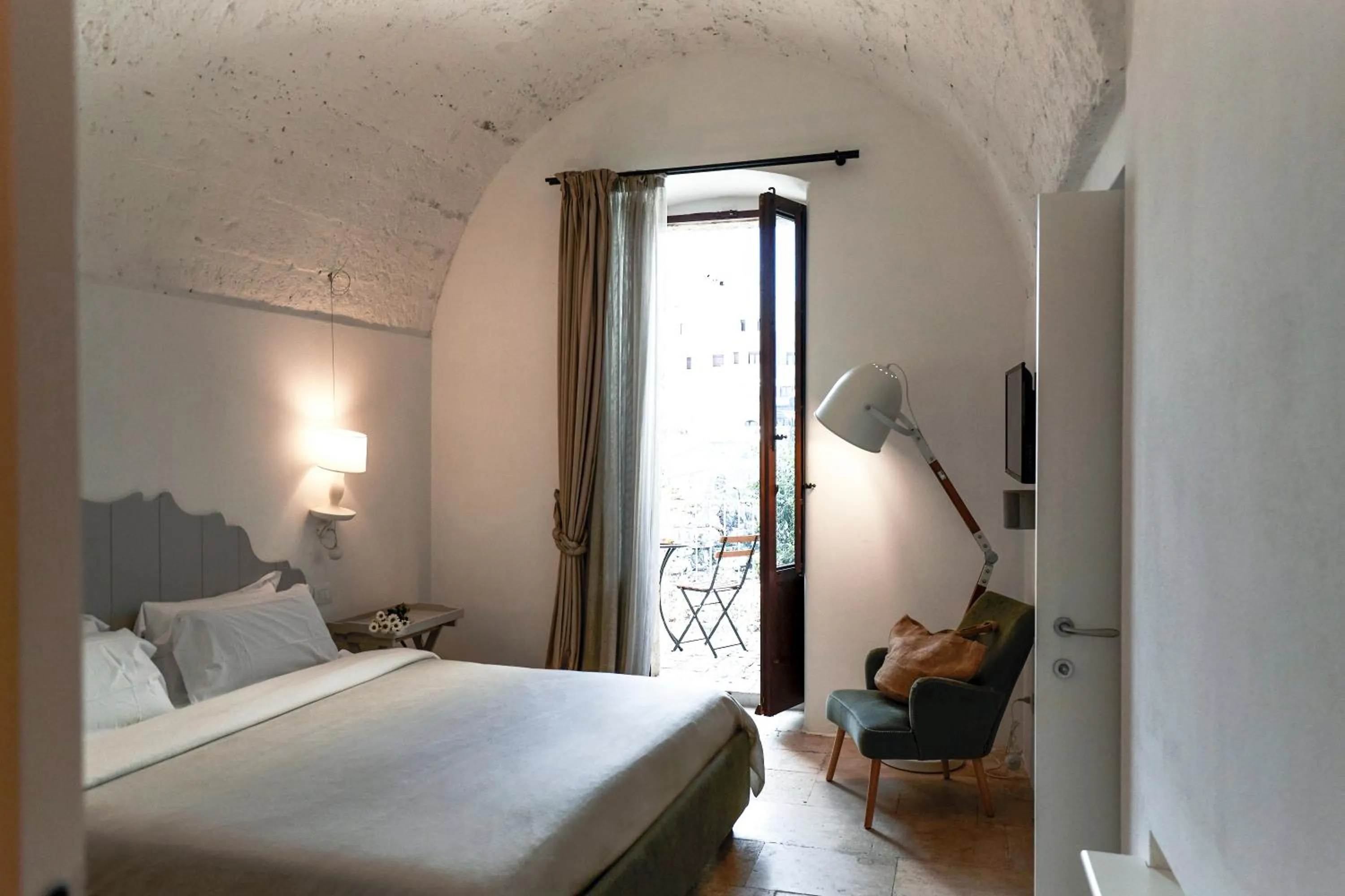 Photo of the whole room, Bed in Aquamarea