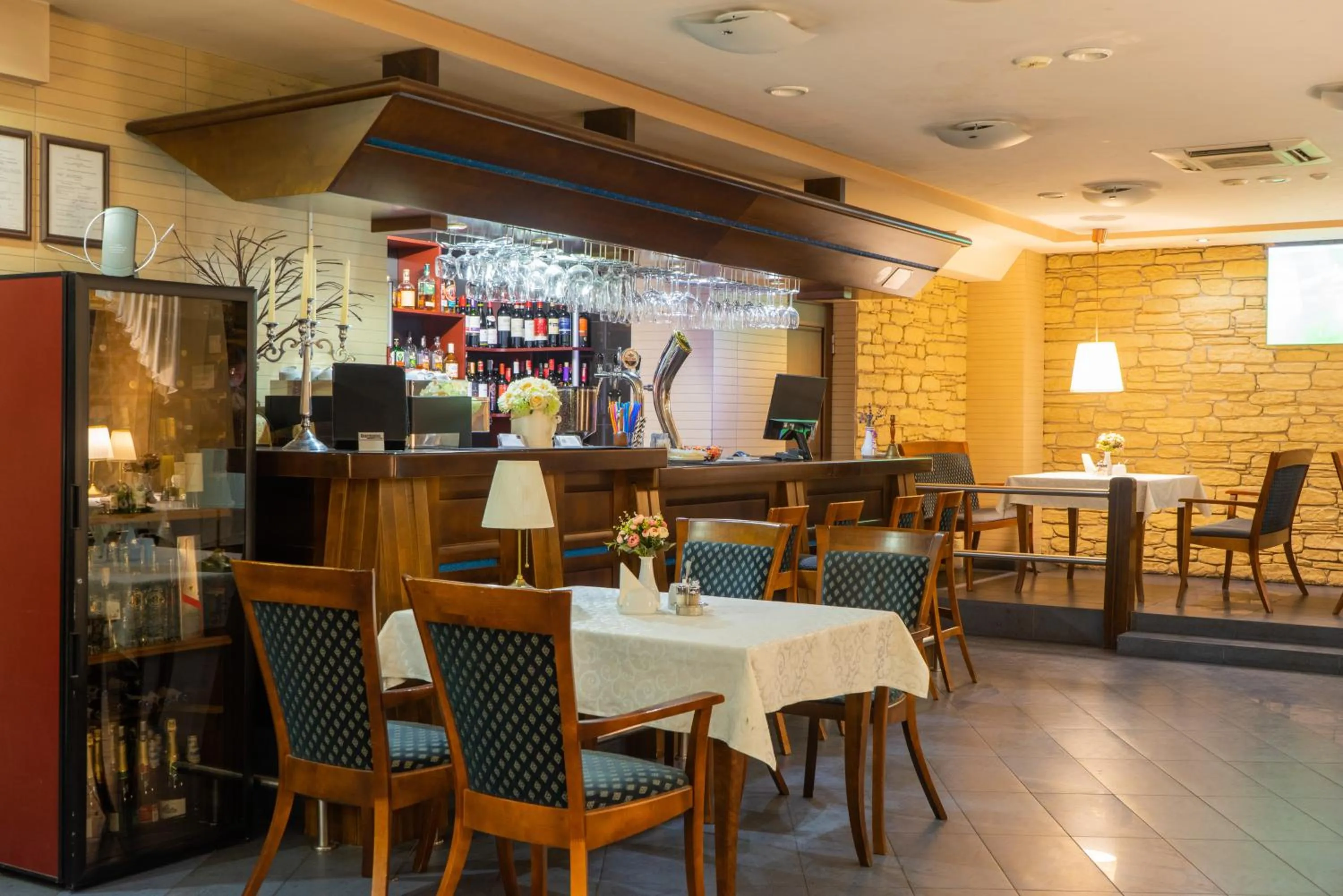 Restaurant/places to eat in Hotel Vaidila