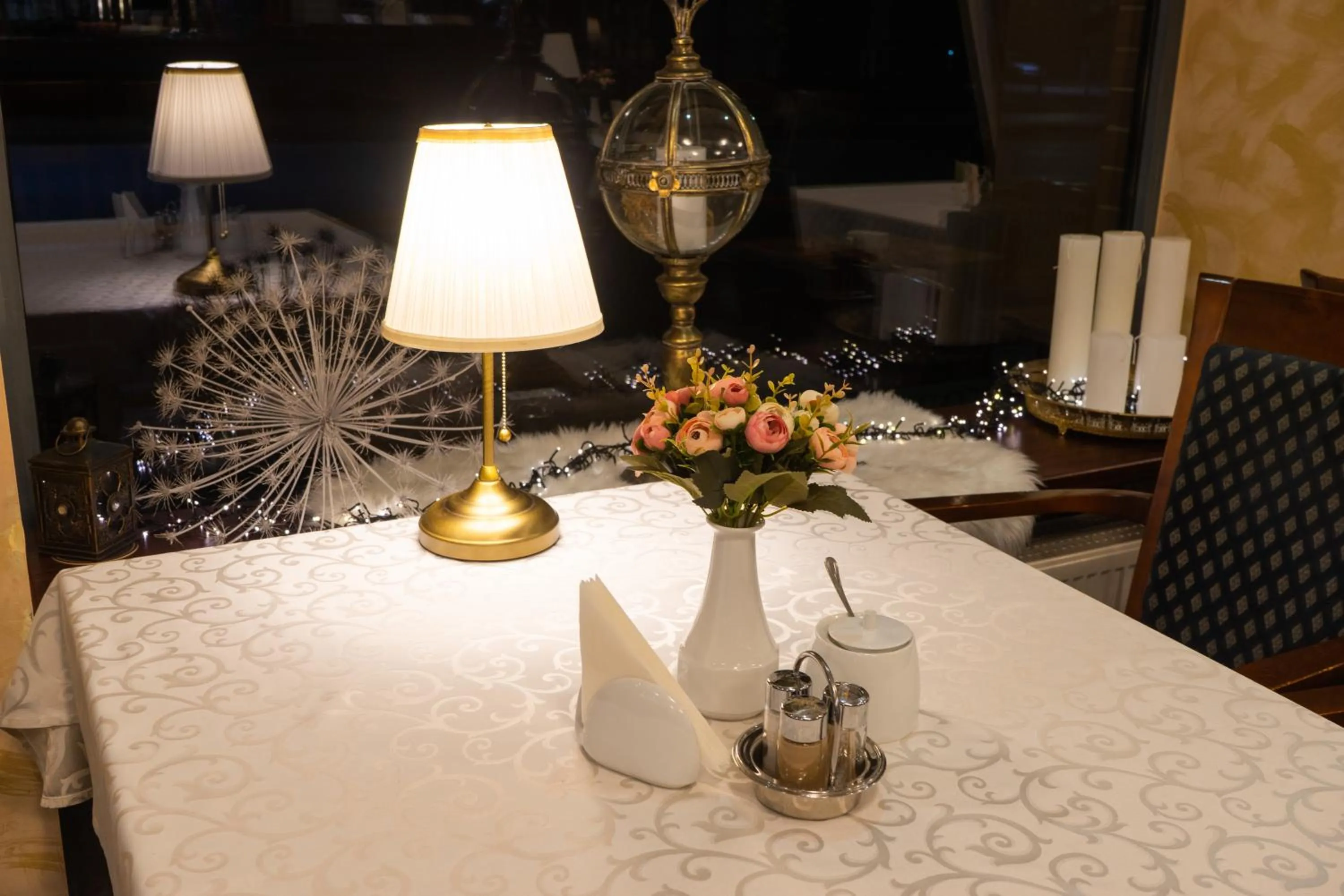 Restaurant/places to eat in Hotel Vaidila