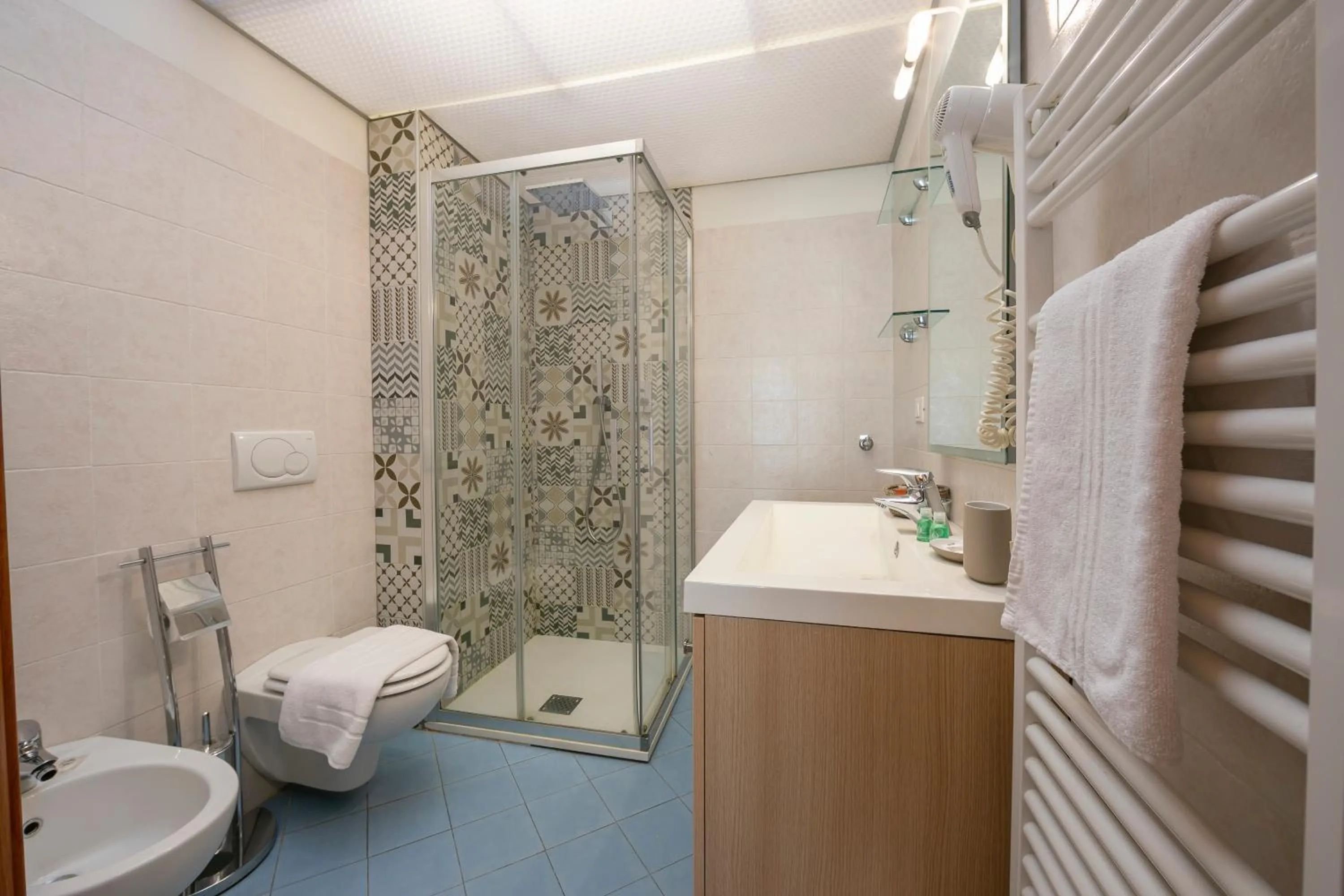 Bathroom in Le Stanze del Lago Apartments