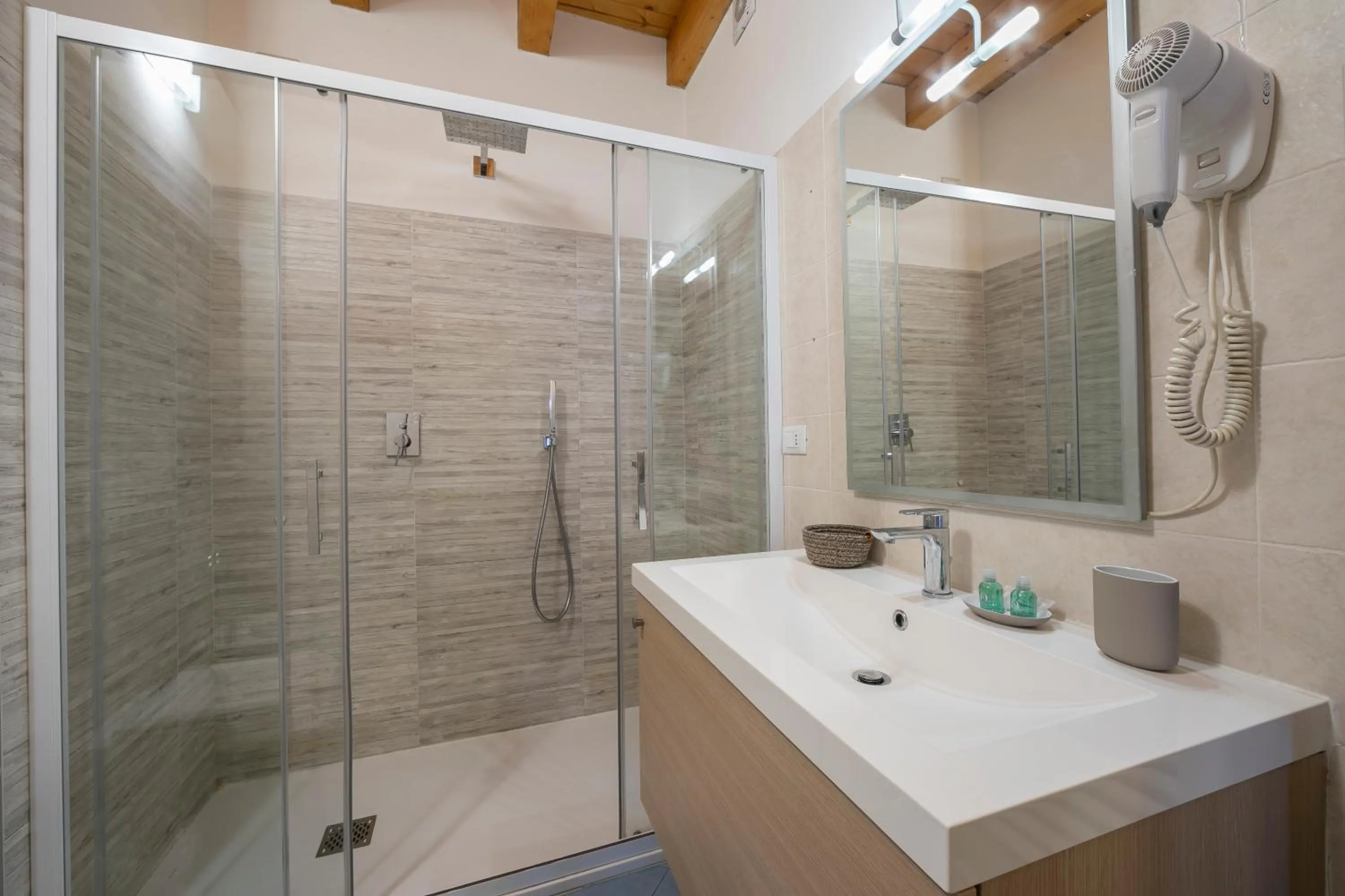Bathroom in Le Stanze del Lago Apartments