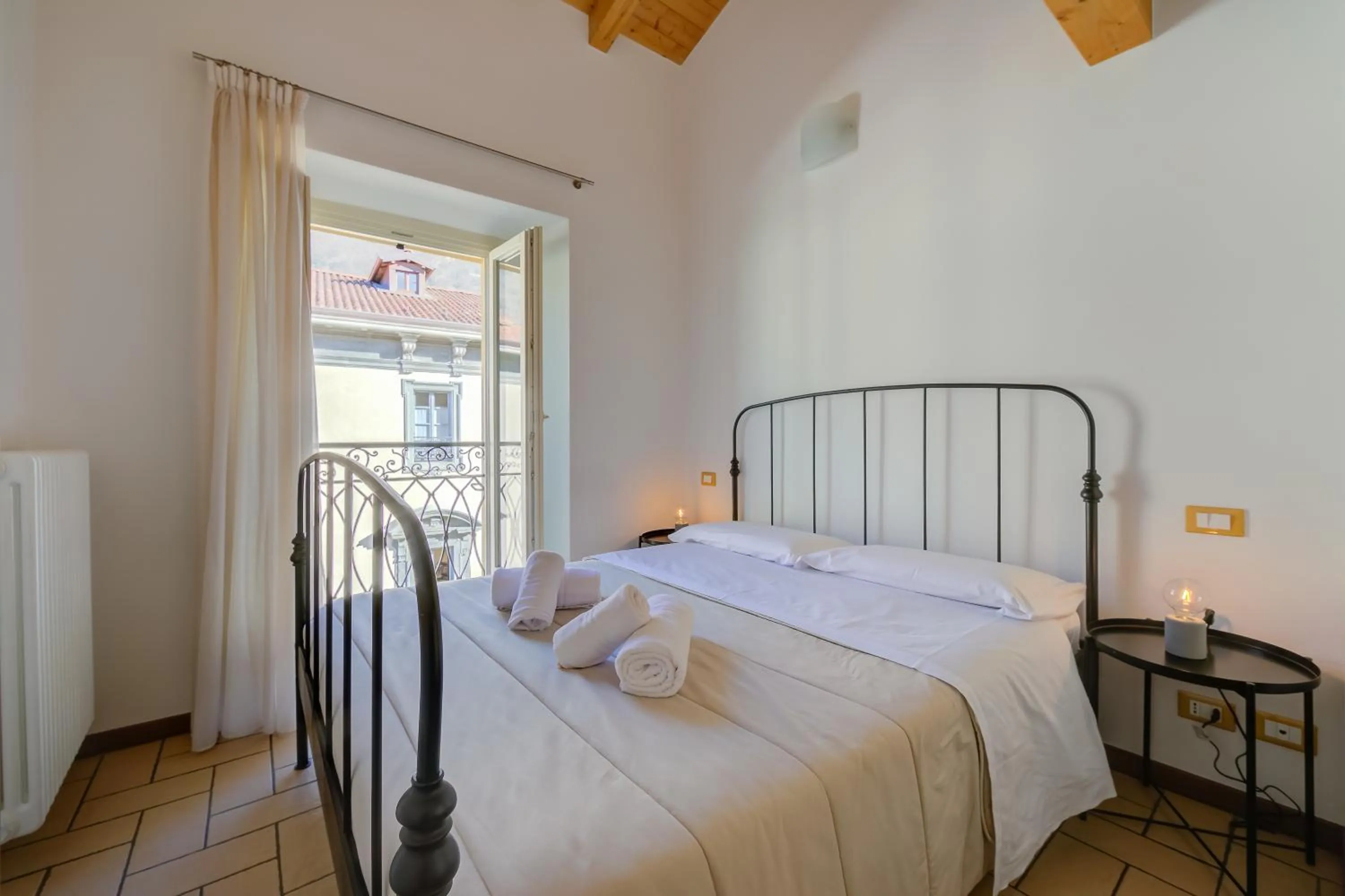 Bedroom, Bed in Le Stanze del Lago Apartments