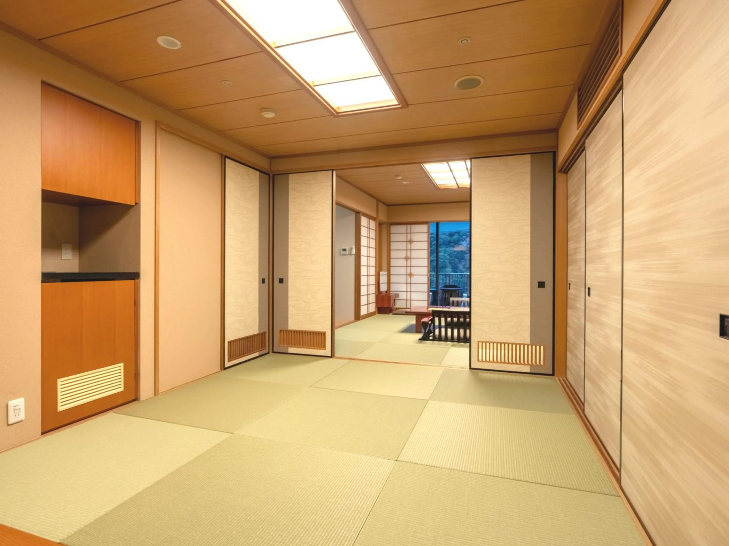 Photo of the whole room in Kumano-bettei Nakanoshima