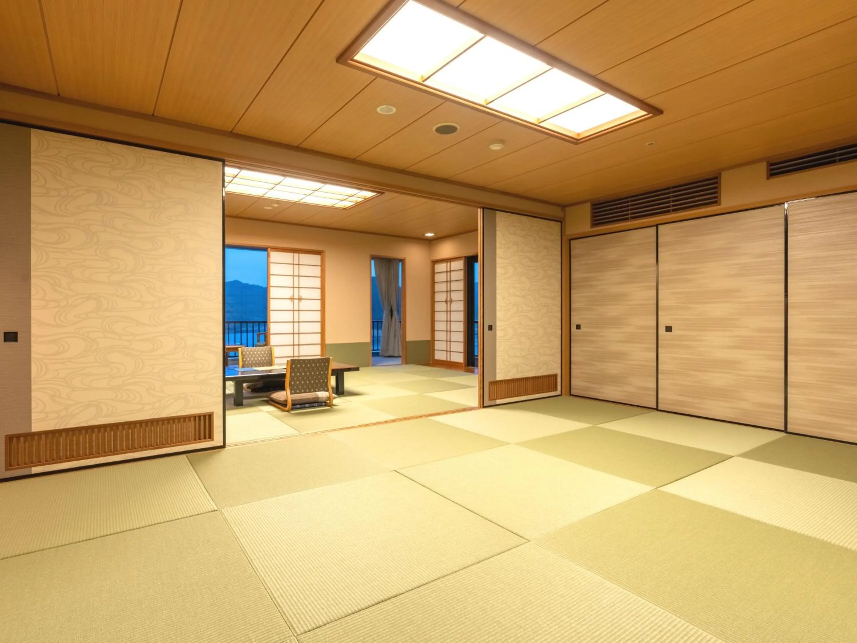 Photo of the whole room in Kumano-bettei Nakanoshima