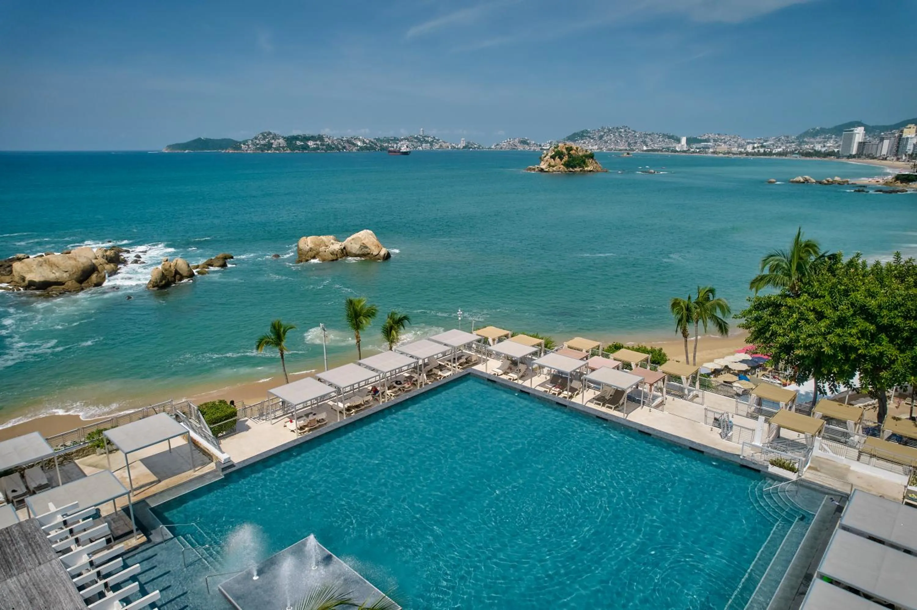 Beach in Fiesta Americana Acapulco Villas