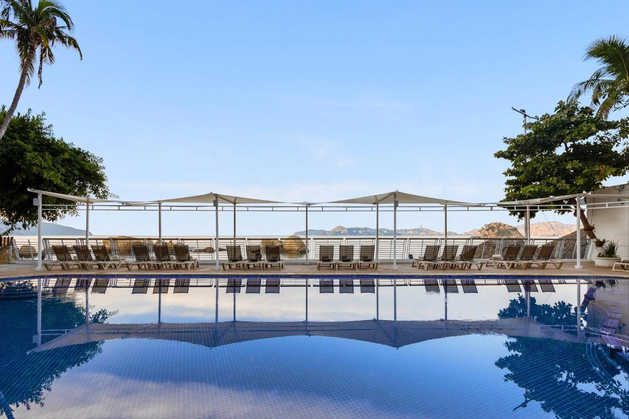 Swimming pool in Fiesta Americana Acapulco Villas