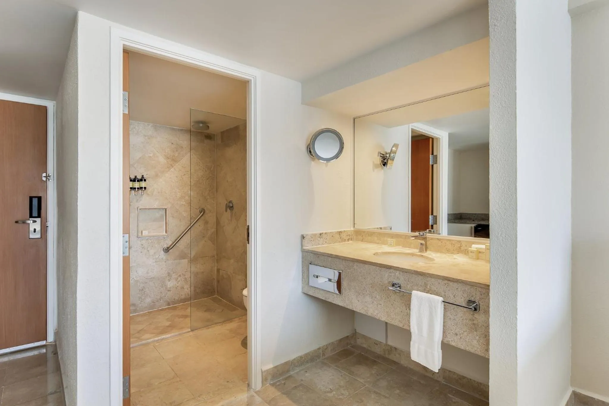 Photo of the whole room in Fiesta Americana Acapulco Villas