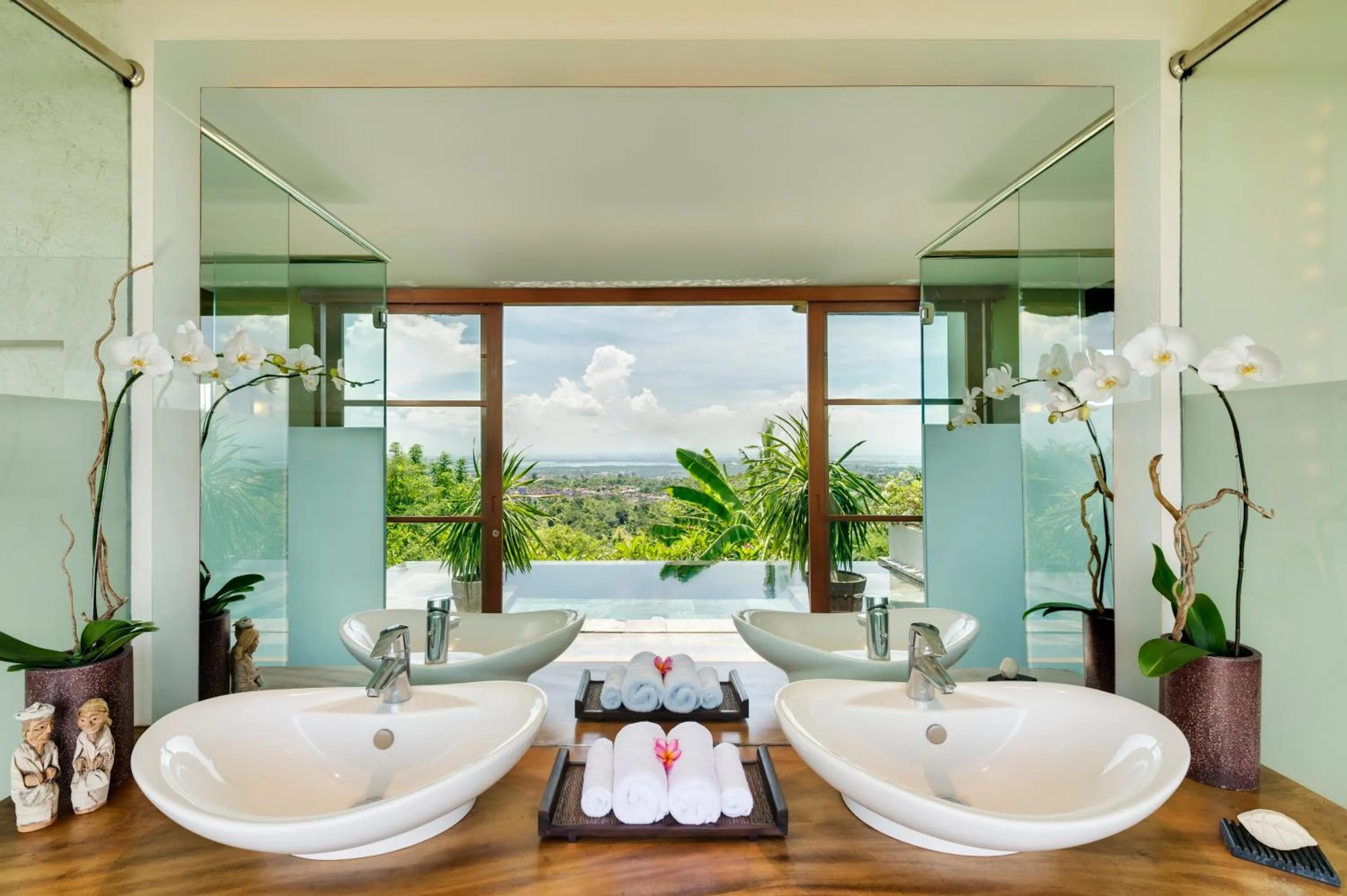 Bathroom in The Longhouse, Jimbaran - Bali