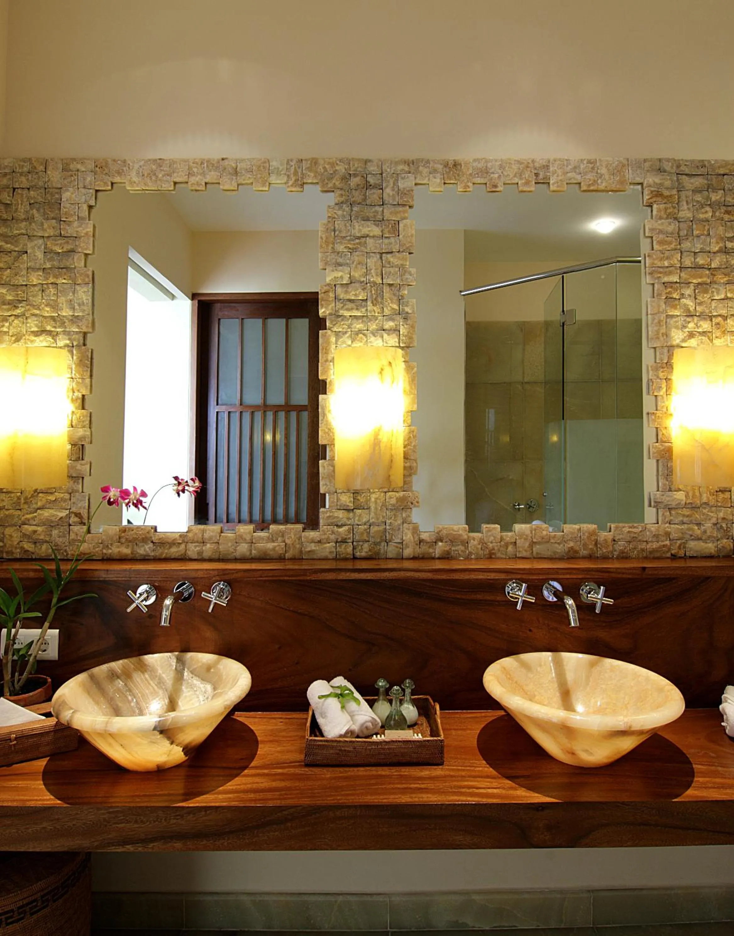 Bathroom in The Longhouse, Jimbaran - Bali