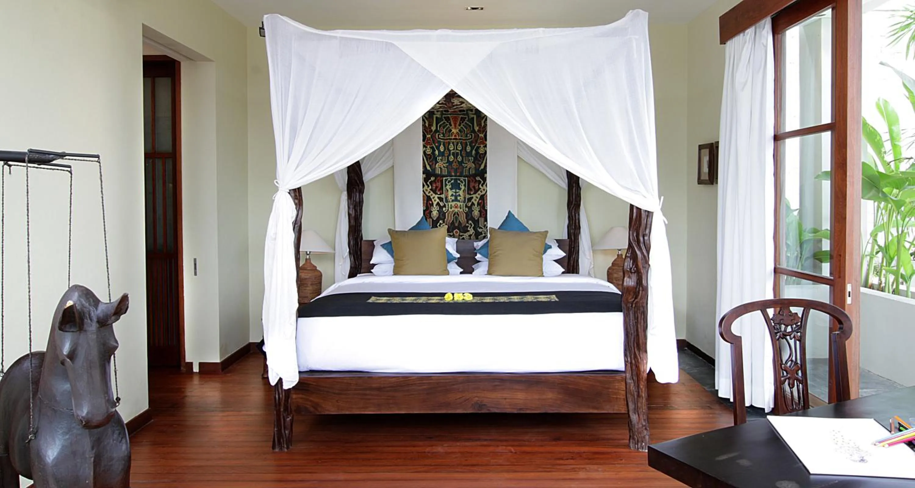 Photo of the whole room, Bed in The Longhouse, Jimbaran - Bali