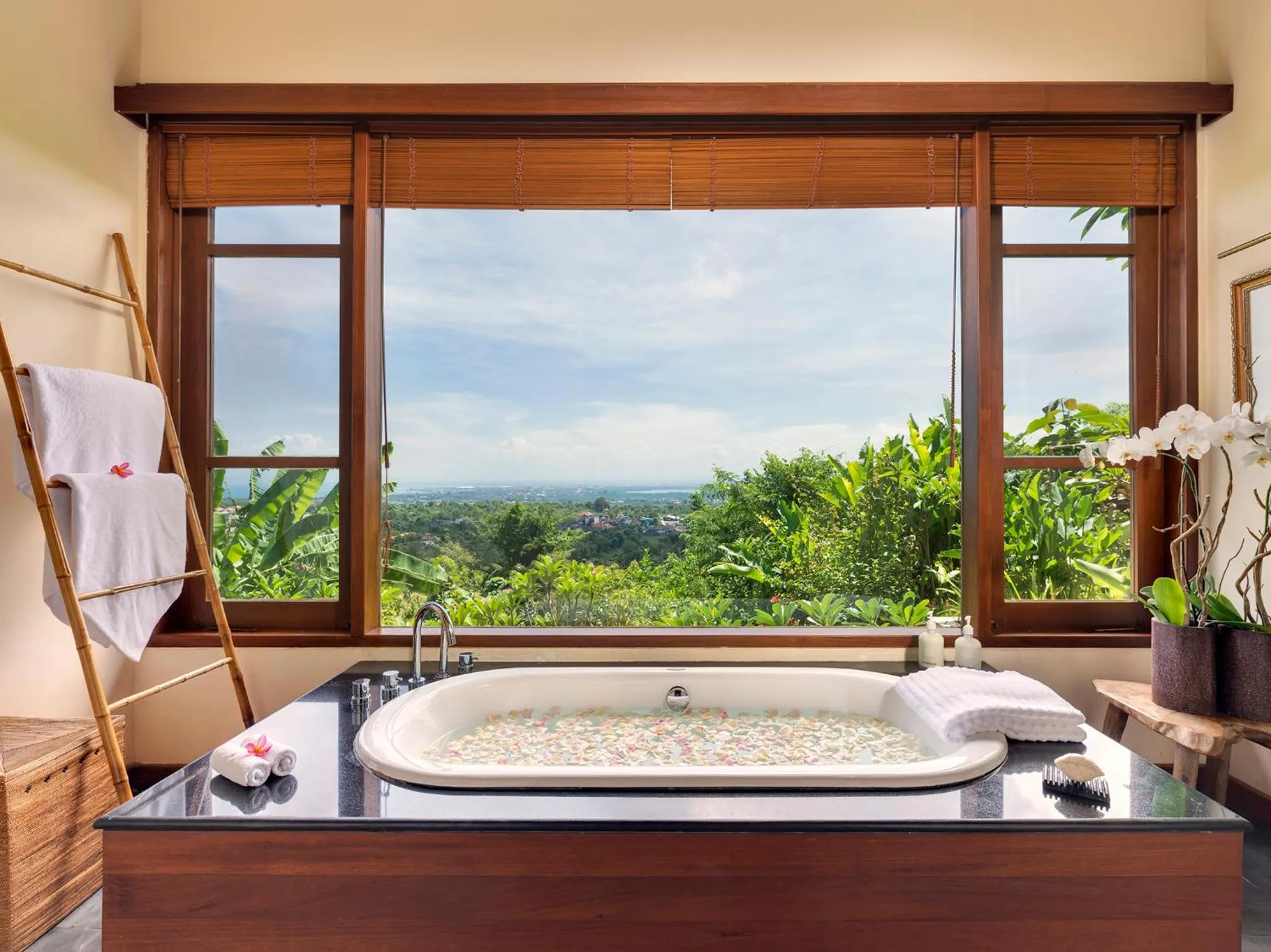 Bathroom in The Longhouse, Jimbaran - Bali