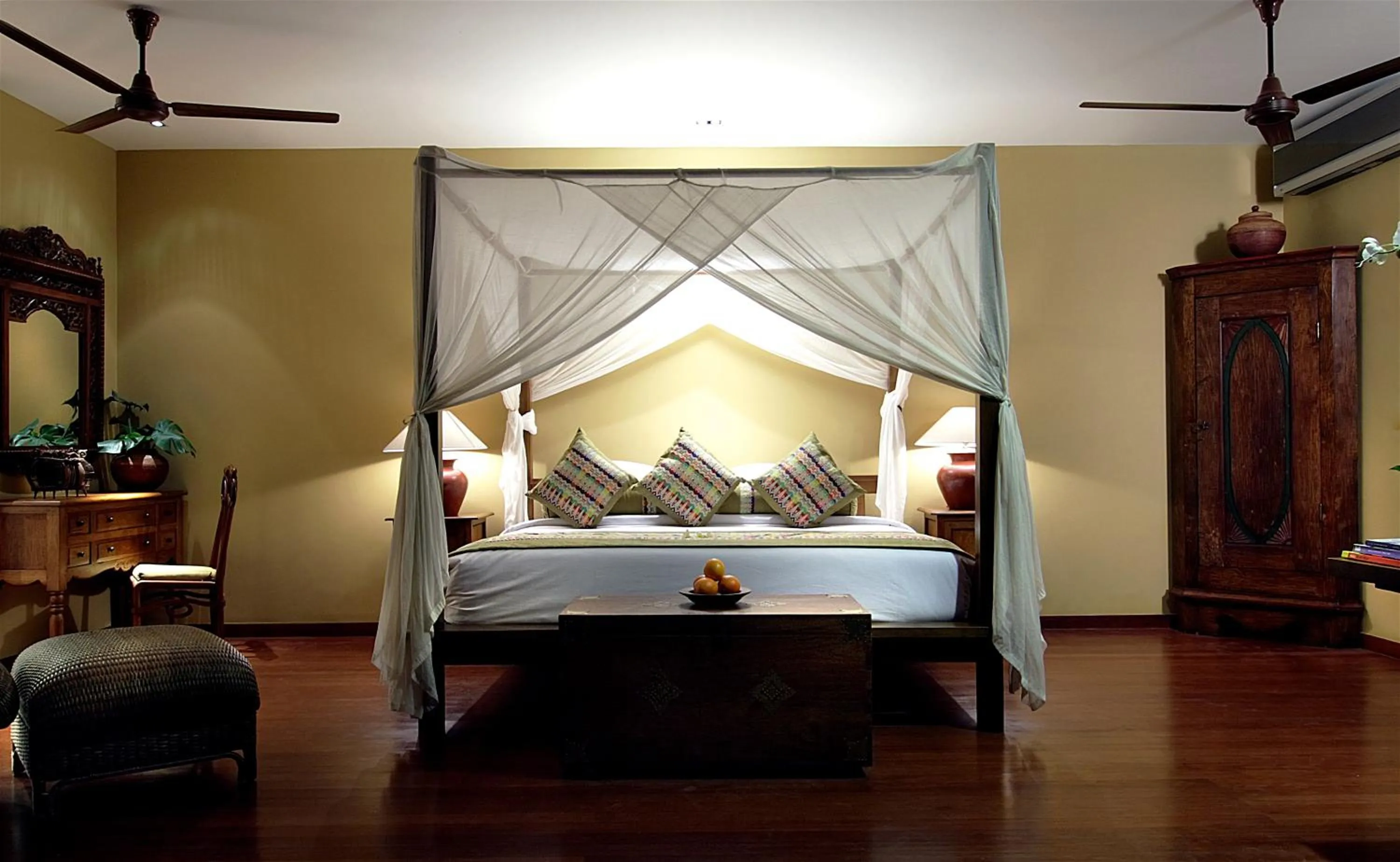 Bed in The Longhouse, Jimbaran - Bali