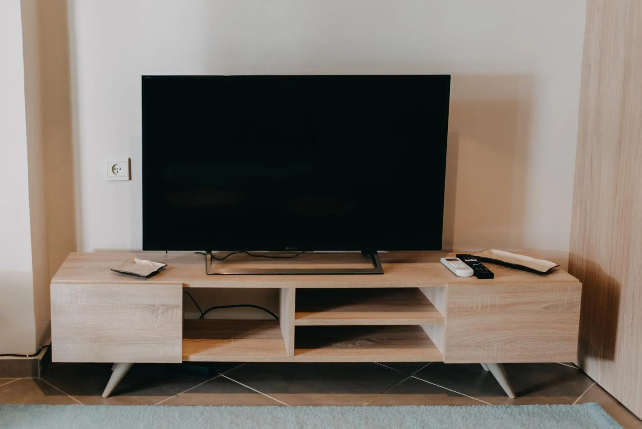 TV and multimedia in BEST HOUSE, DECK APRTM., OLD PORT OF PATRAS