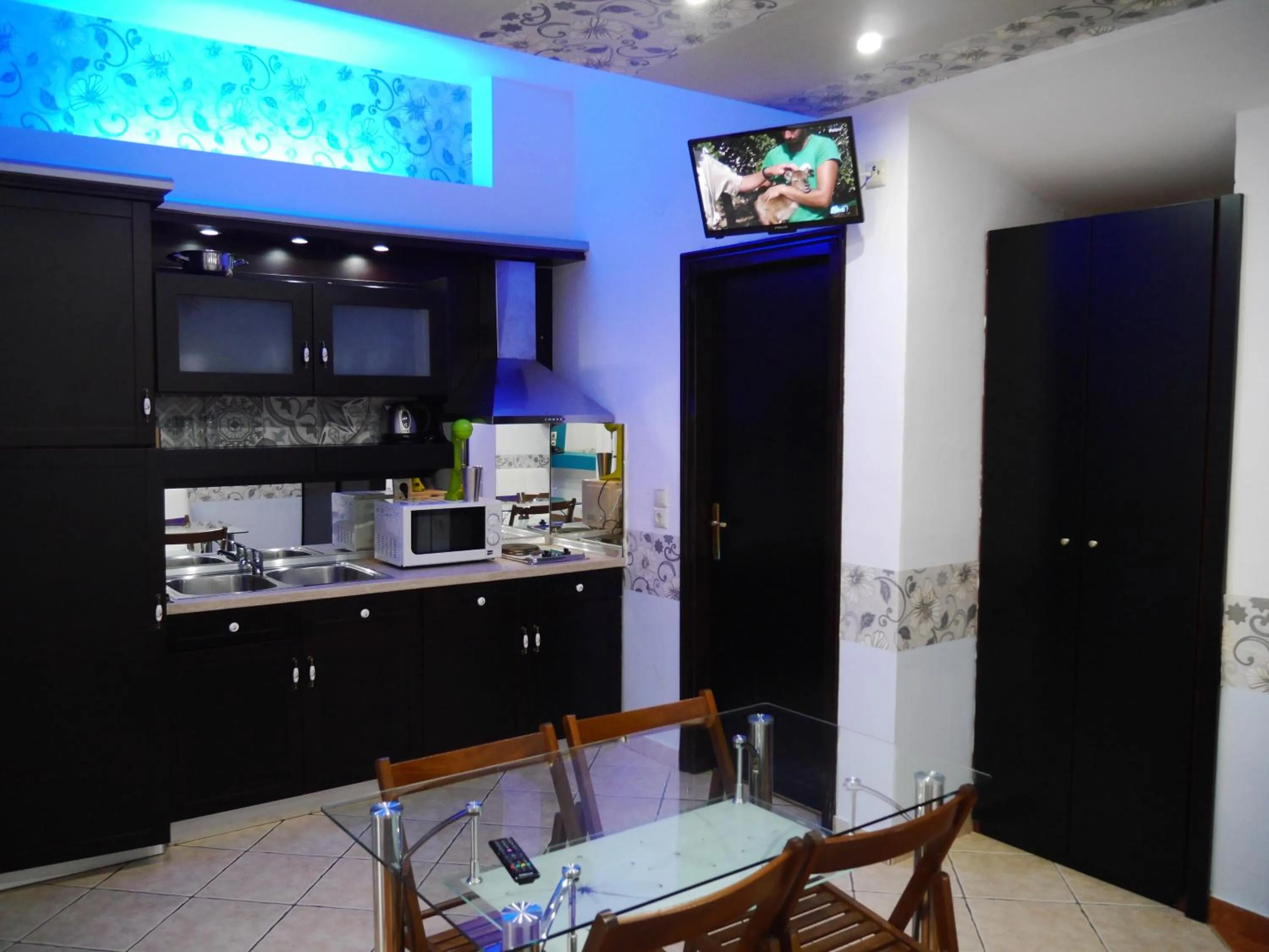 Kitchen or kitchenette in Blue Sky Villas