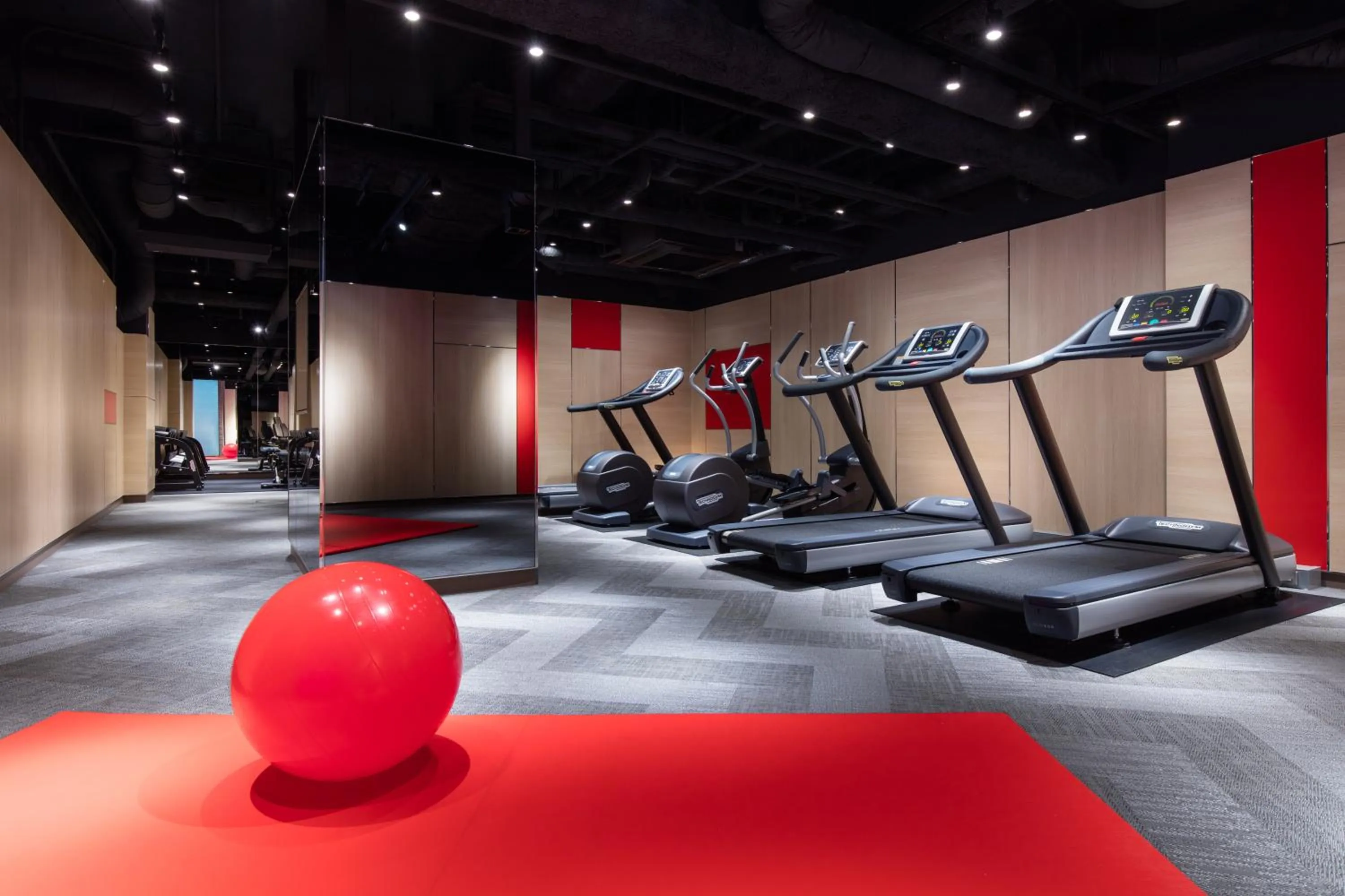 Fitness centre/facilities in Courtyard by Marriott Shin-Osaka Station