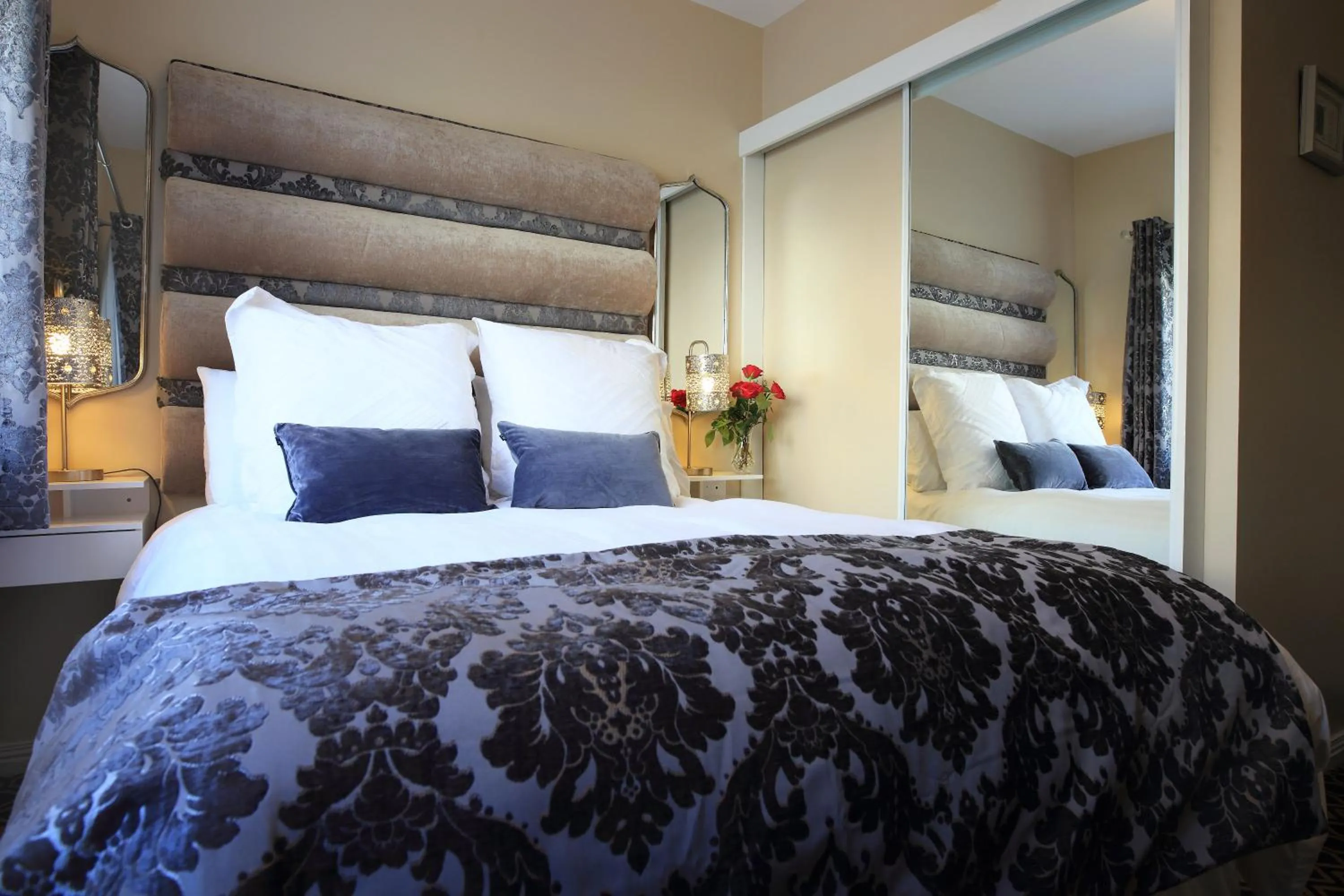 Bed in Elagh View Bed & Breakfast