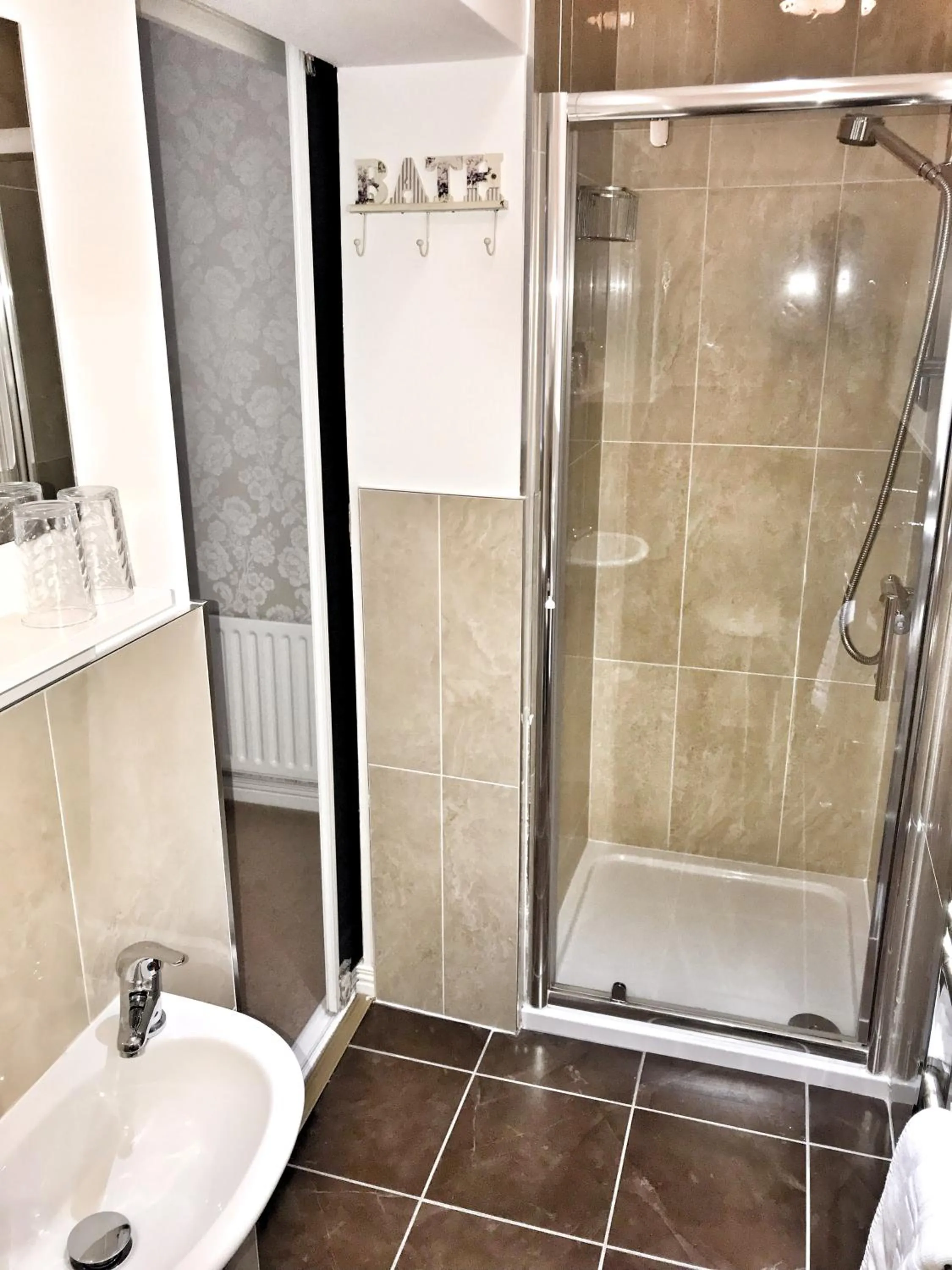 Shower in Elagh View Bed & Breakfast