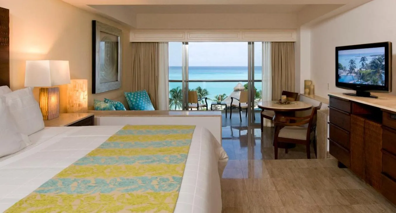 Photo of the whole room, Bed in Grand Fiesta Americana Coral Beach Cancun - All Inclusive