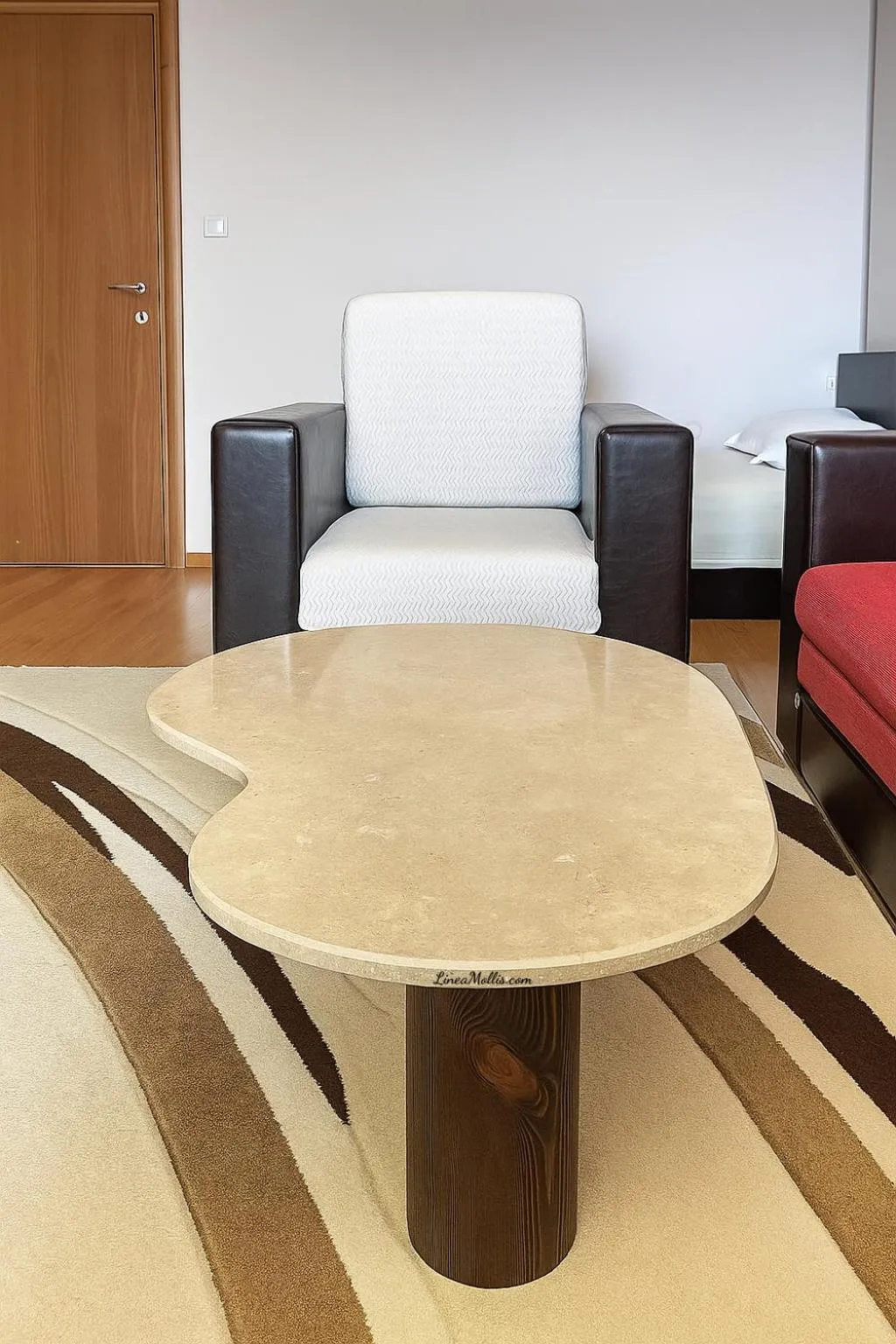 Communal lounge/ TV room in Hotel Avis