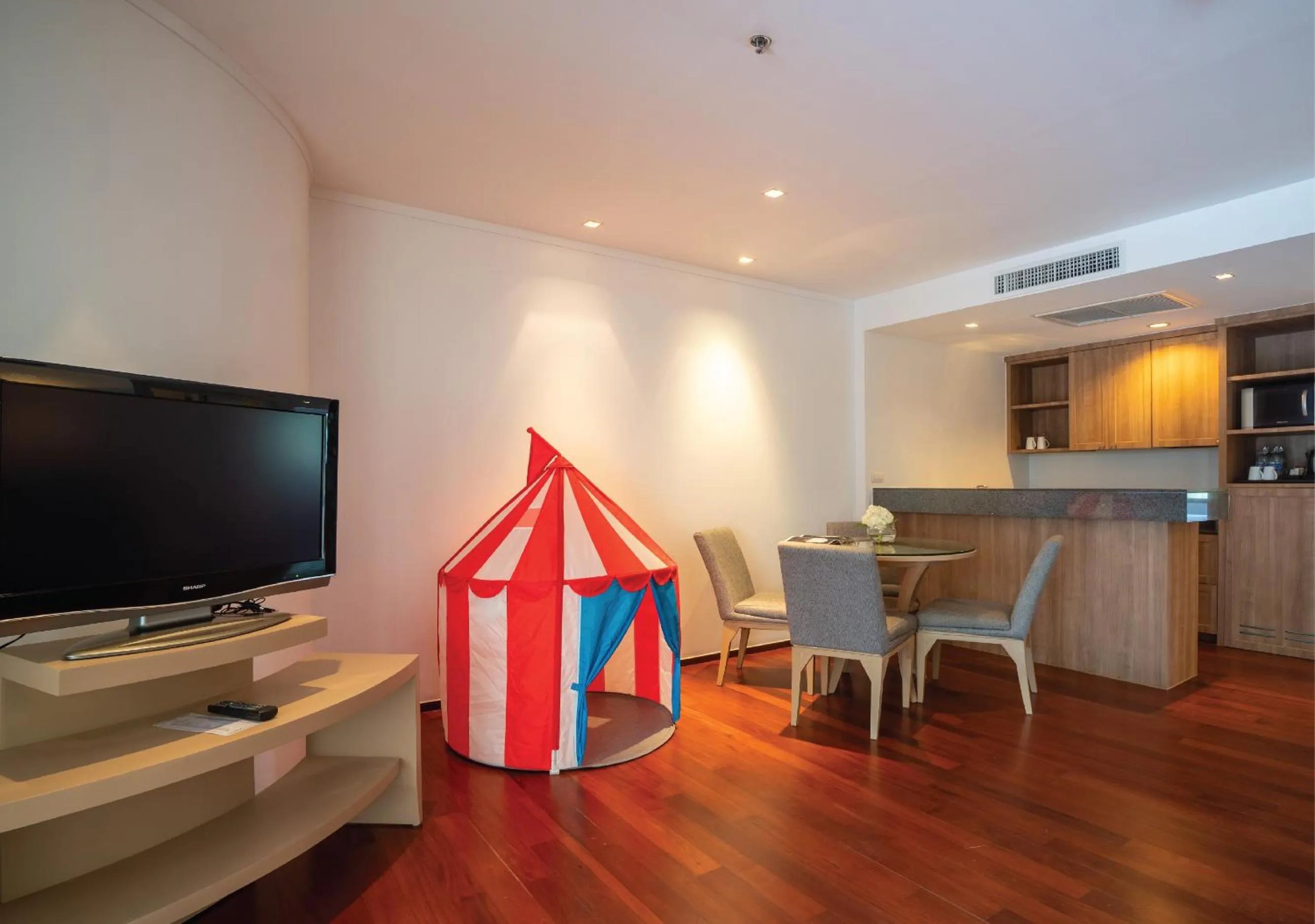 Living room in Radisson Resort and Suites Phuket