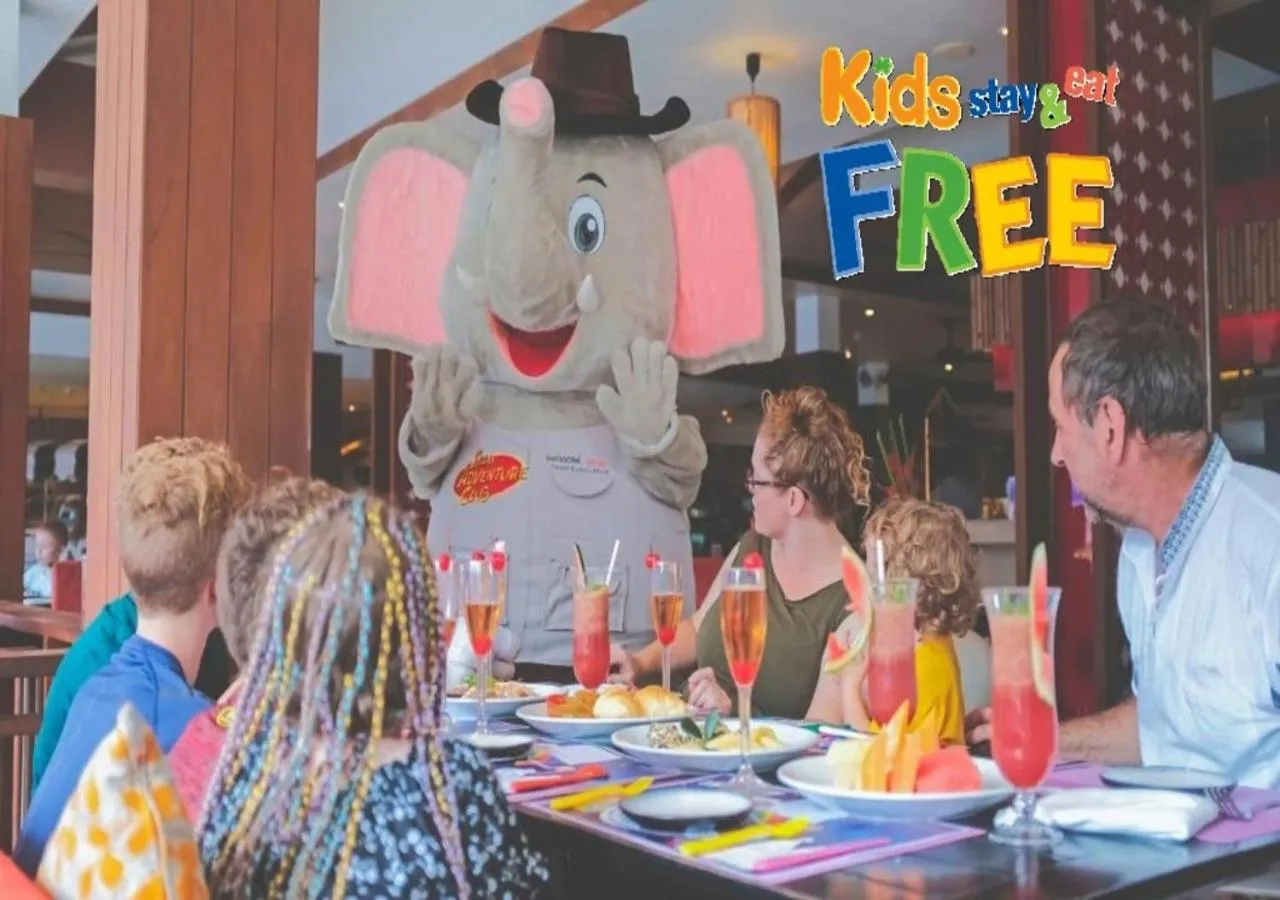 Restaurant/places to eat in Radisson Resort and Suites Phuket