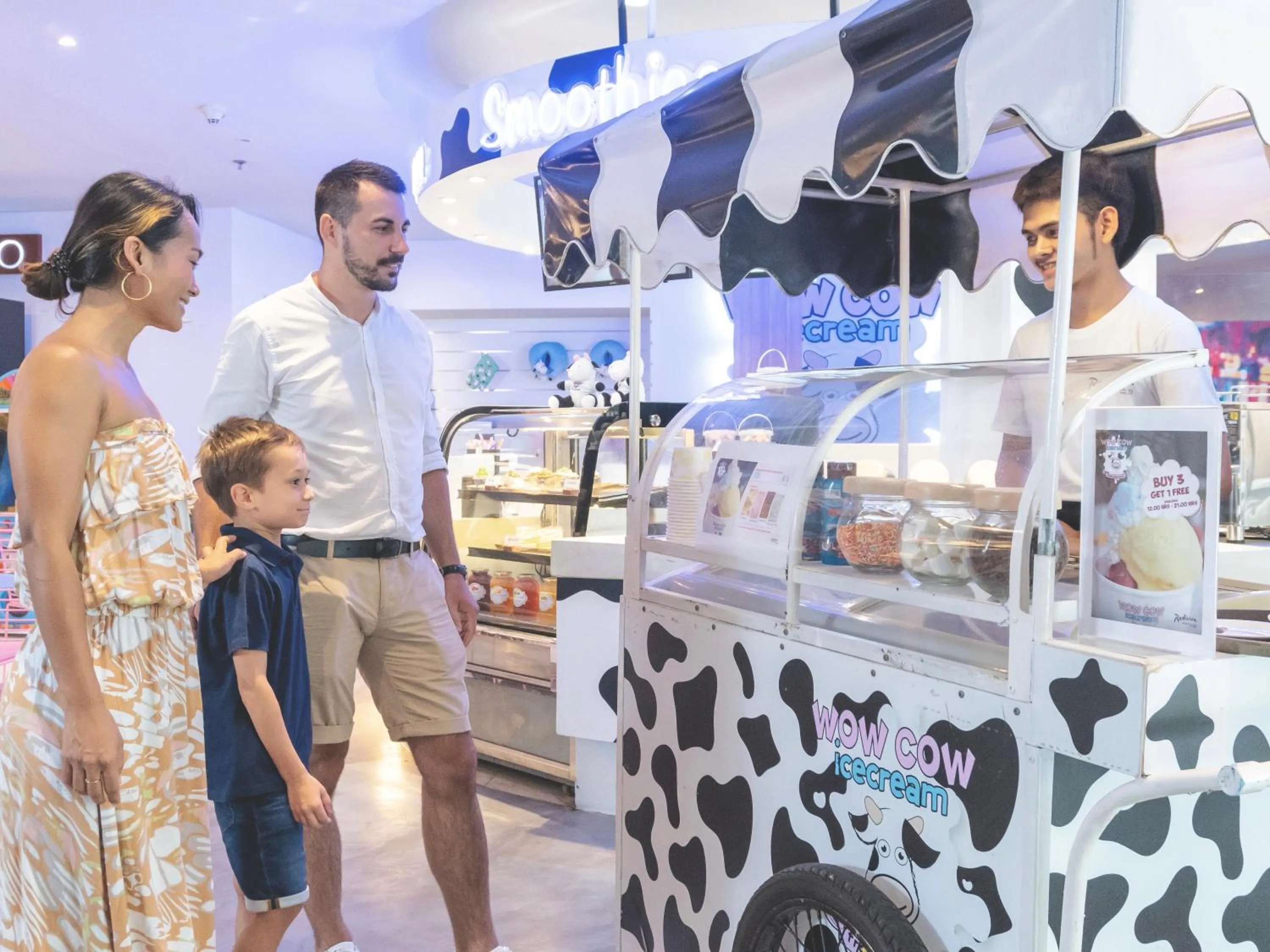 Restaurant/places to eat in Radisson Resort and Suites Phuket