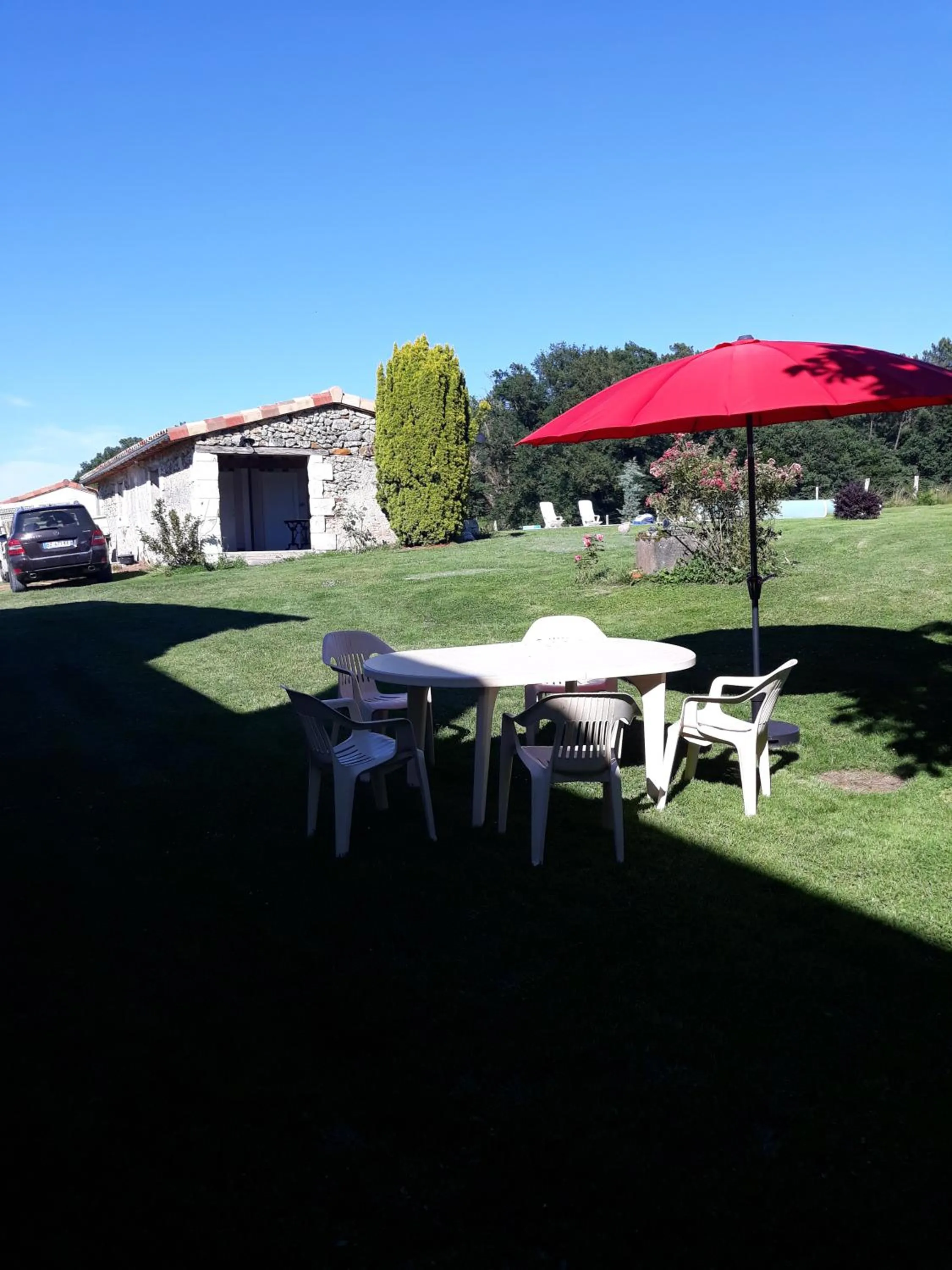 Garden in La Girafe Bleue