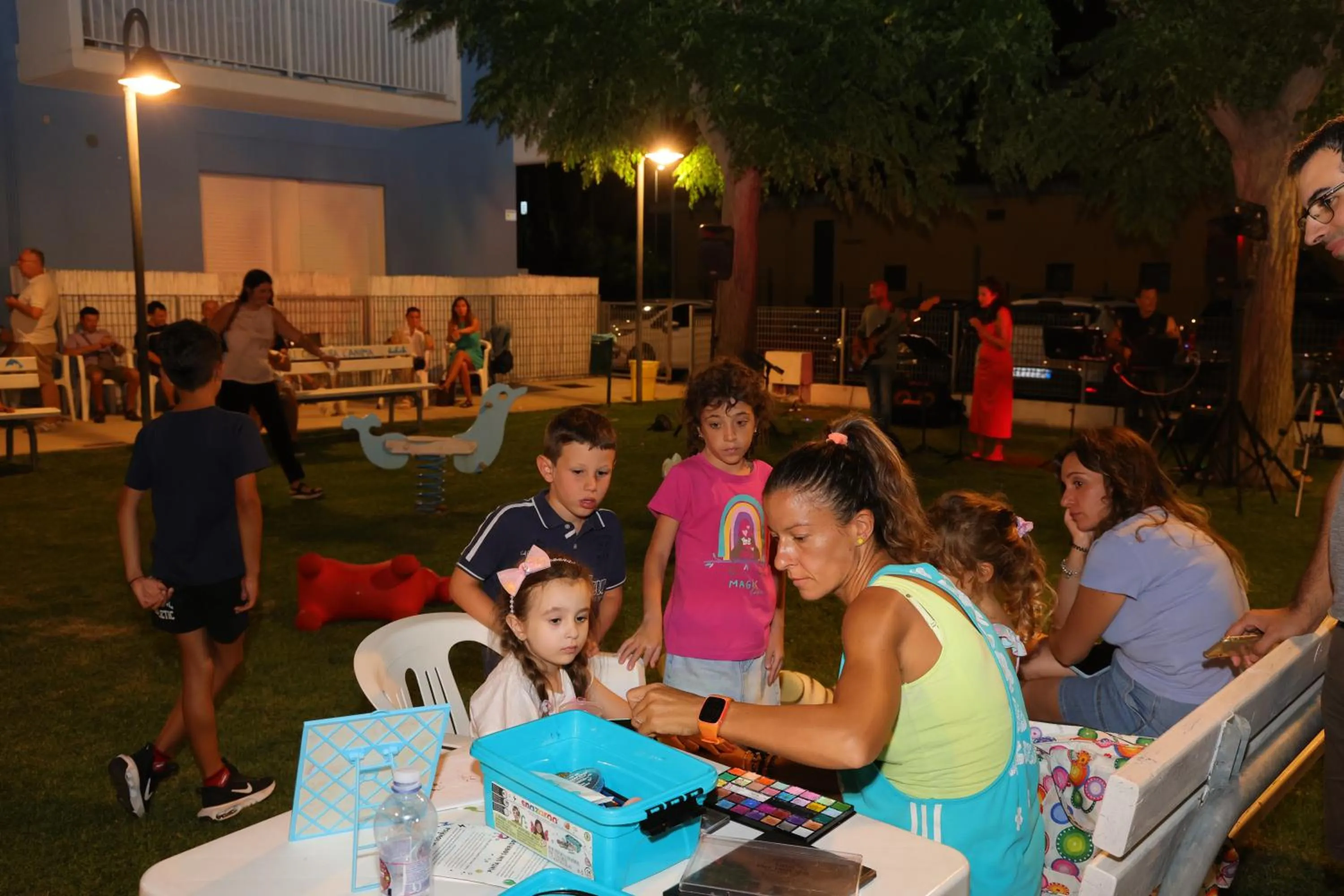 People in Residence I Delfini