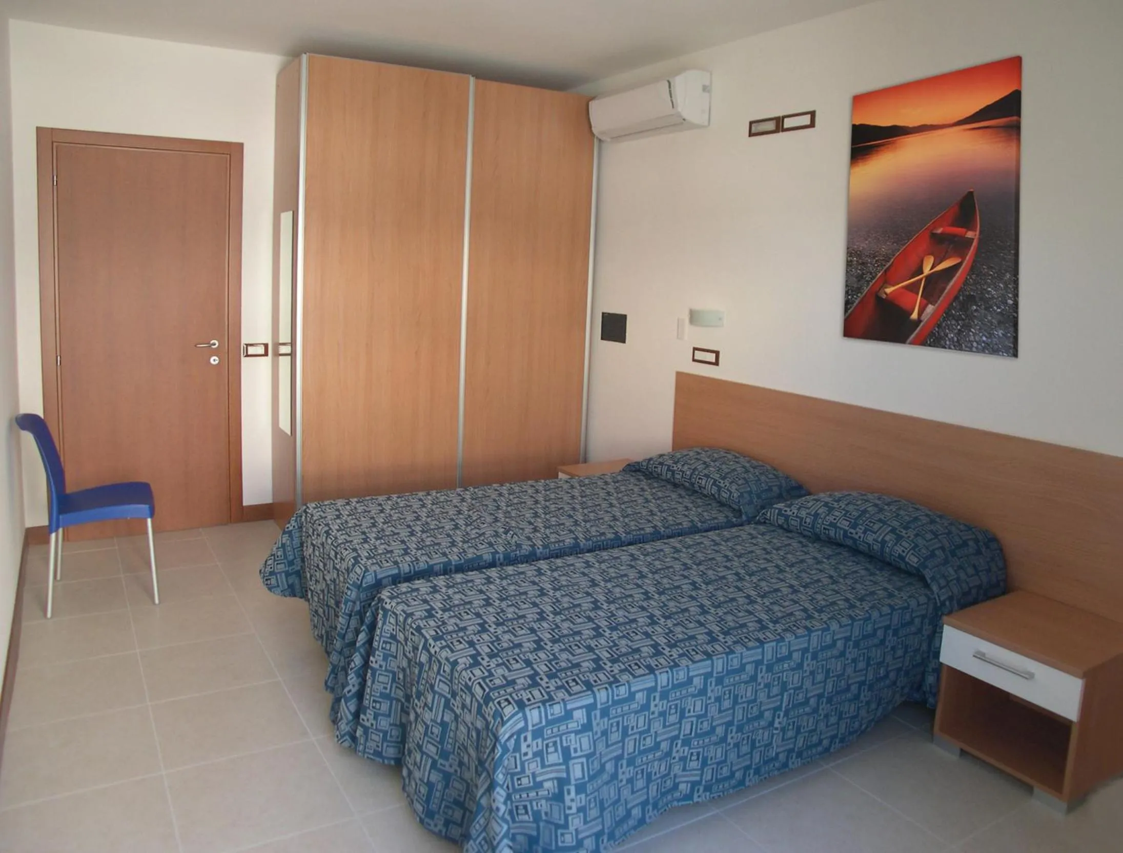 Photo of the whole room, Bed in Residence I Delfini