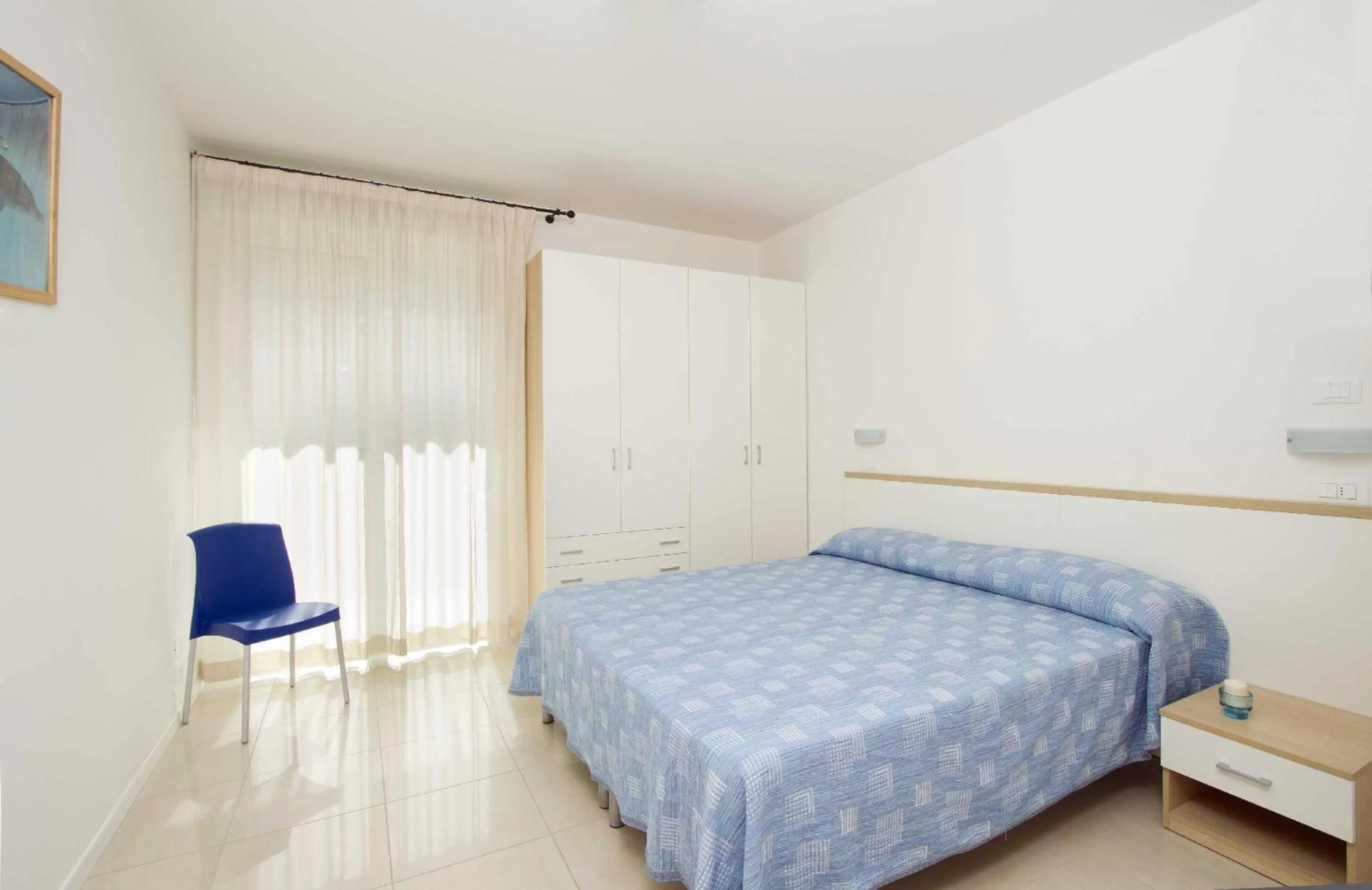 Photo of the whole room, Bed in Residence I Delfini