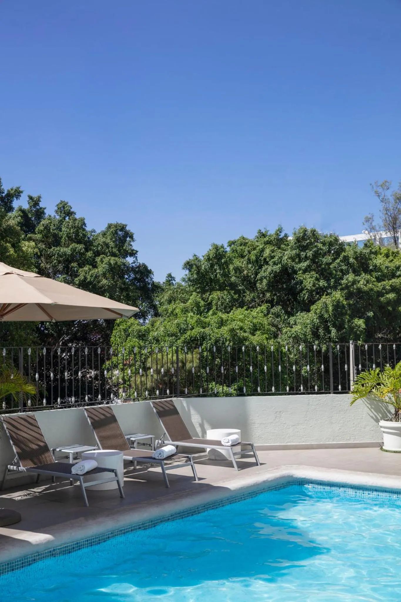 Swimming pool in Fiesta Inn Guadalajara Expo