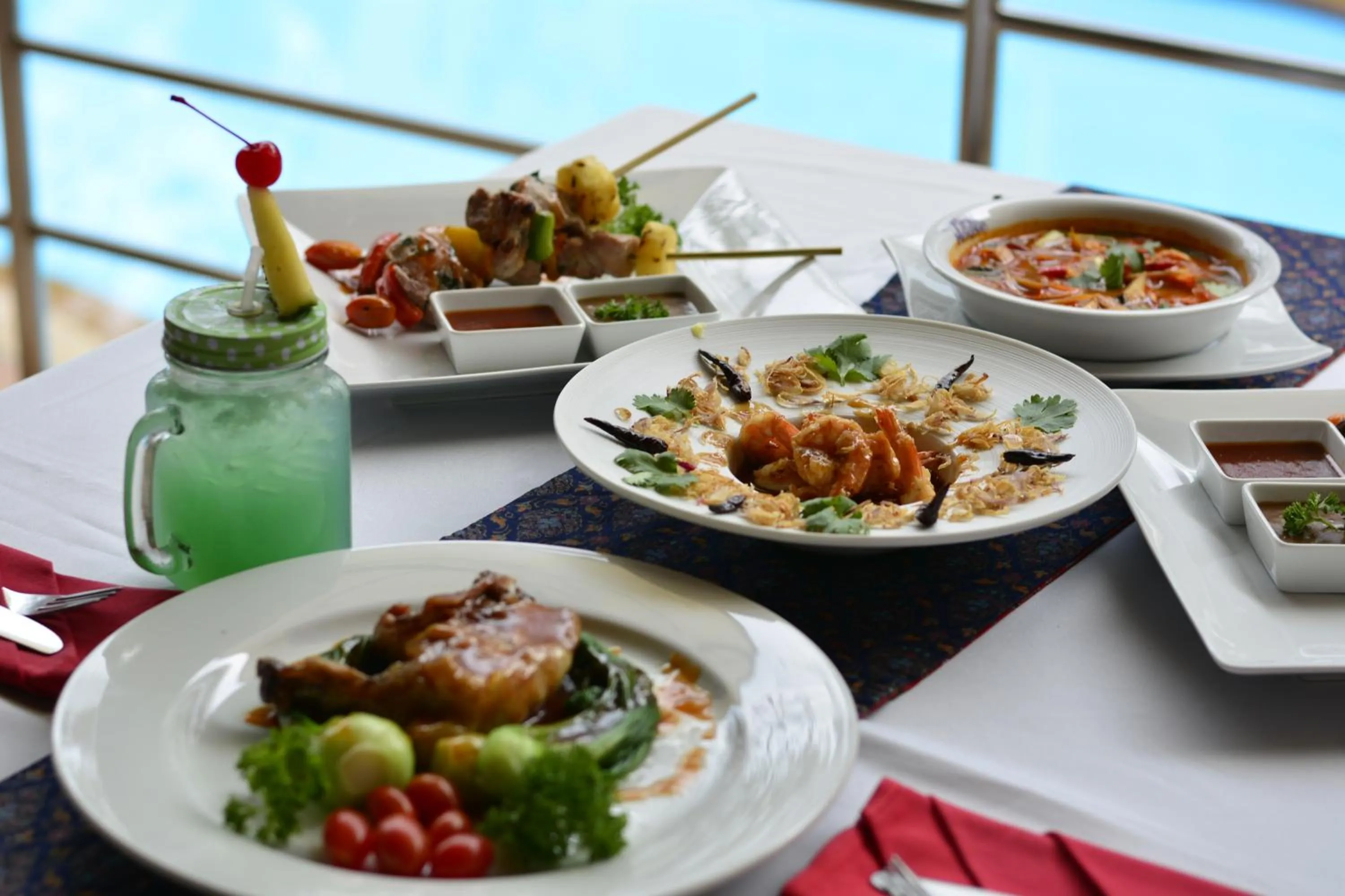 Food and drinks in Samui First House Hotel