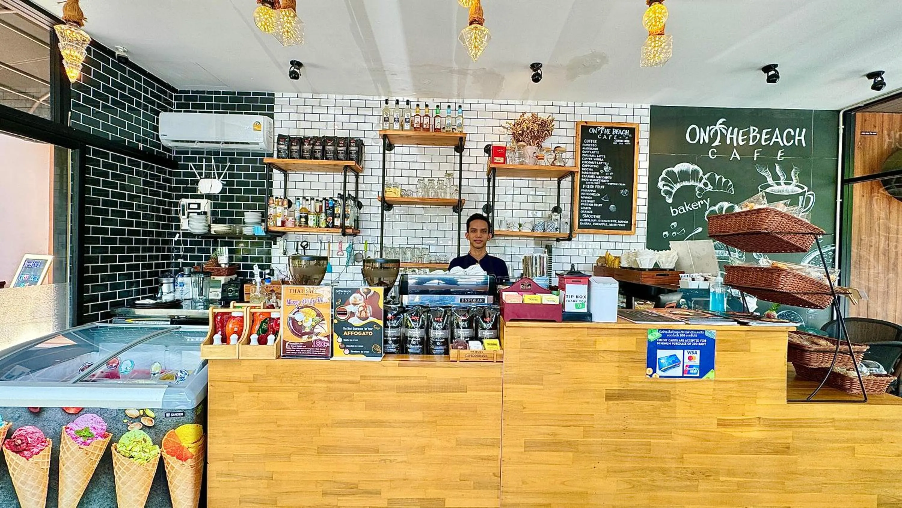 Restaurant/places to eat in Princess Kamala Beachfront Hotel - SHA Extra Plus