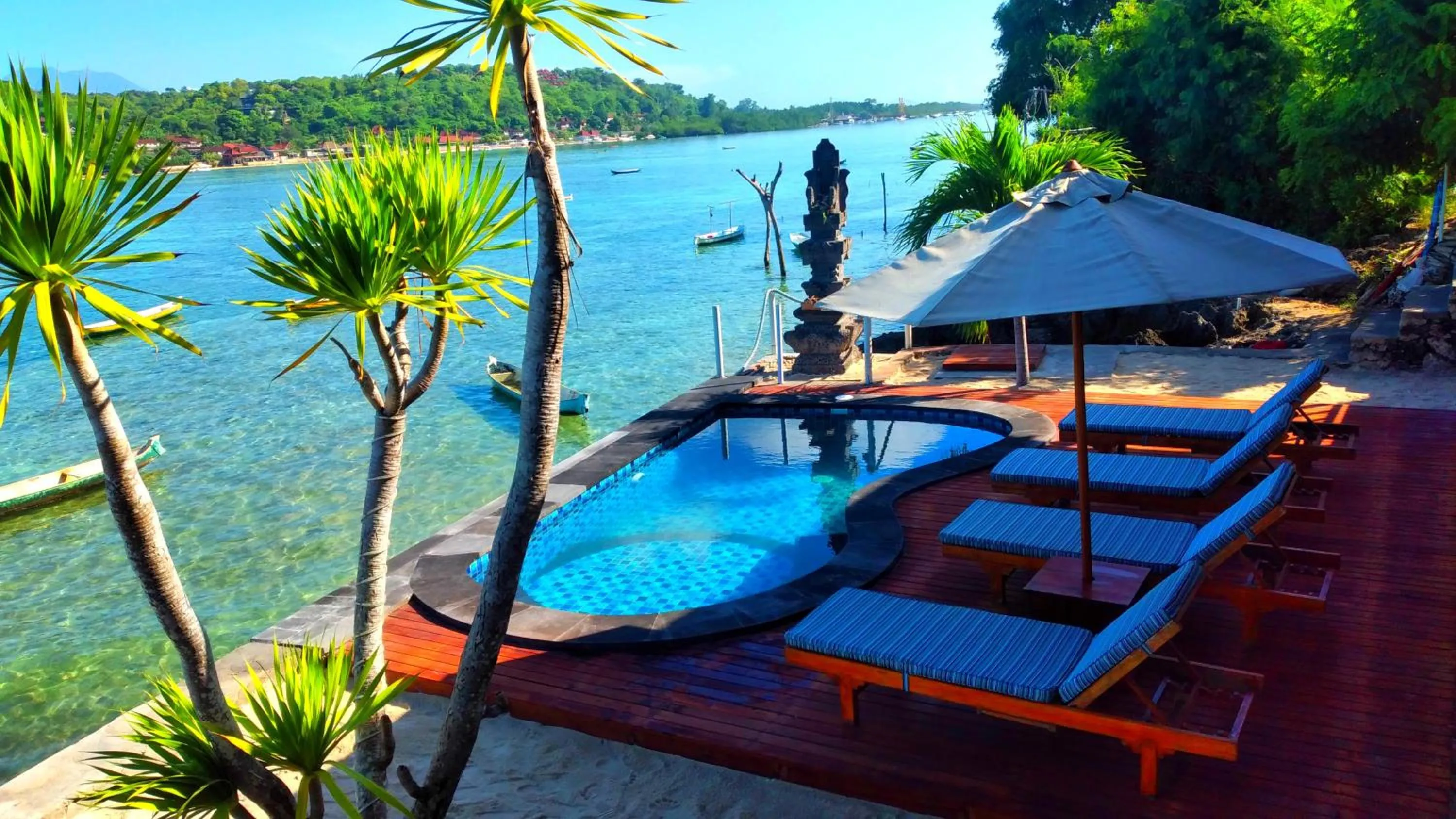 Swimming pool in Double'A beach house