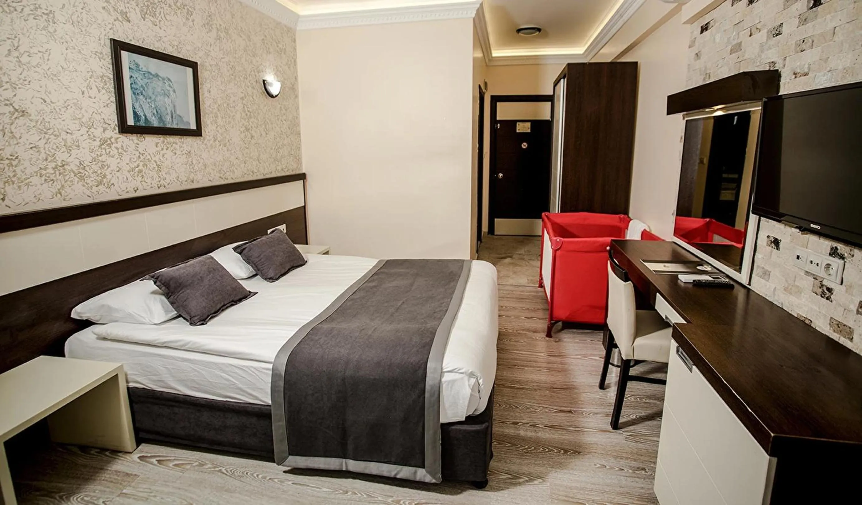Bedroom, Bed in Camyuva Beach Hotel
