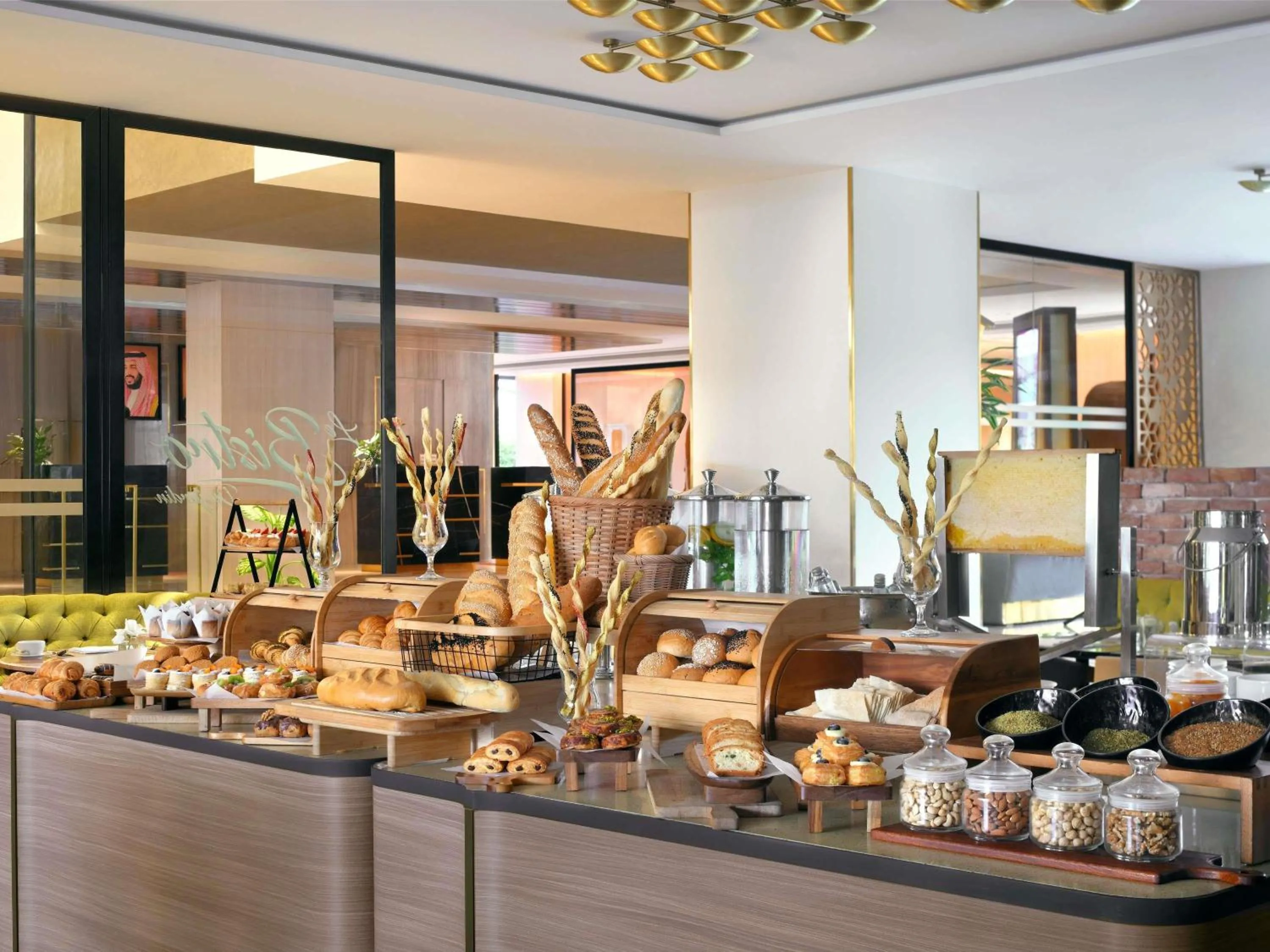 Restaurant/places to eat in Mövenpick Hotel Tahlia Jeddah